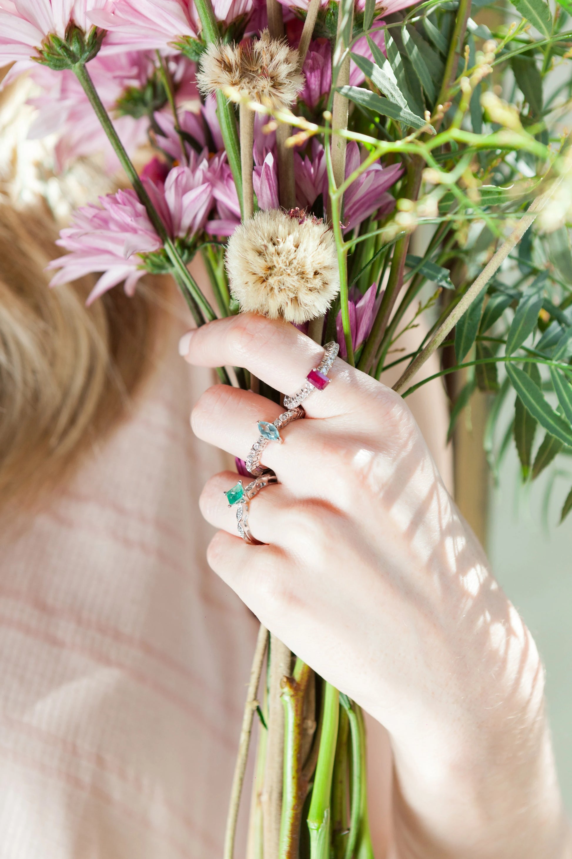 ANEL SOLITÁRIO COM APATITA E DIAMANTE