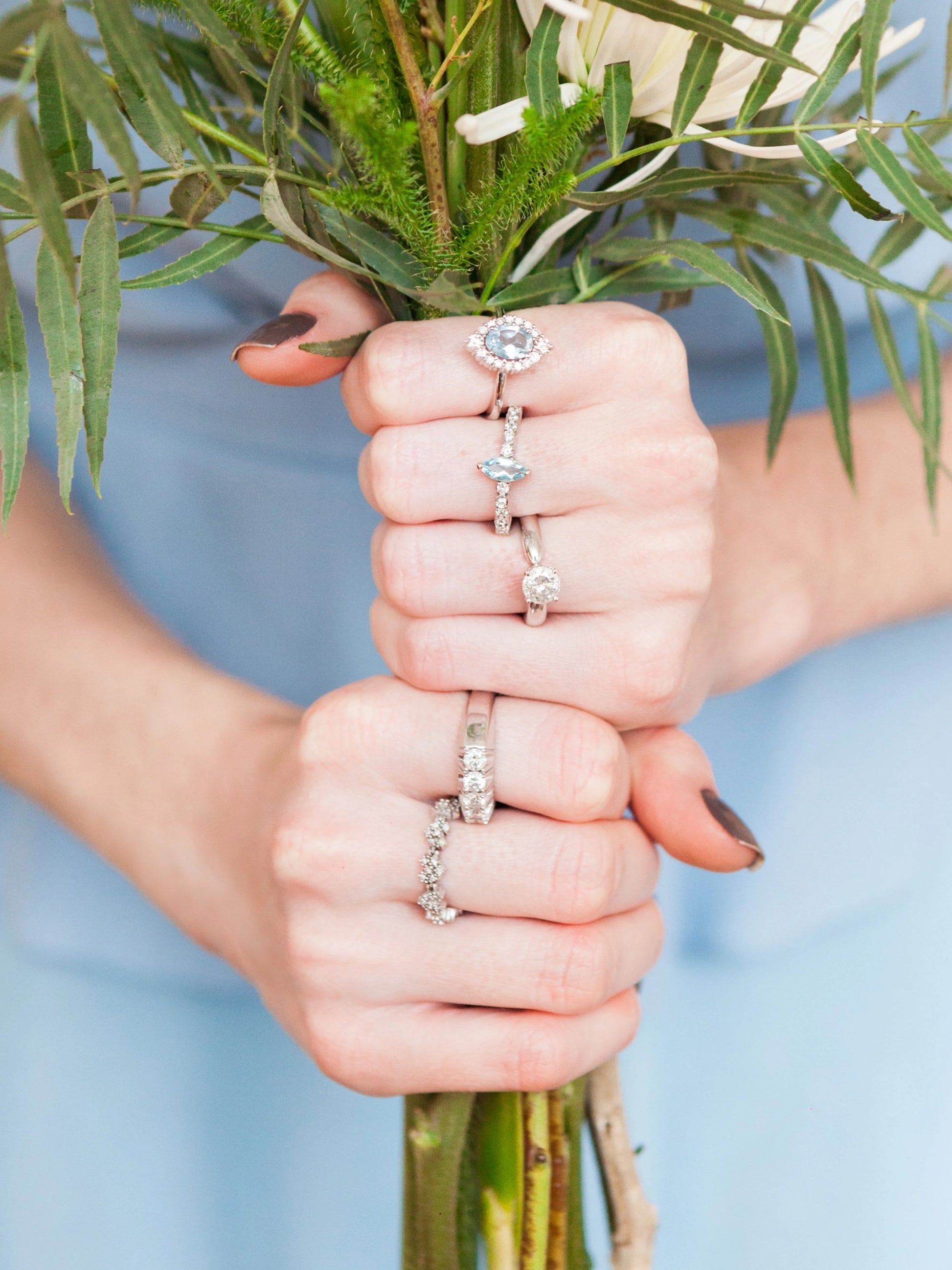 ANEL SOLITÁRIO COM APATITA E DIAMANTE