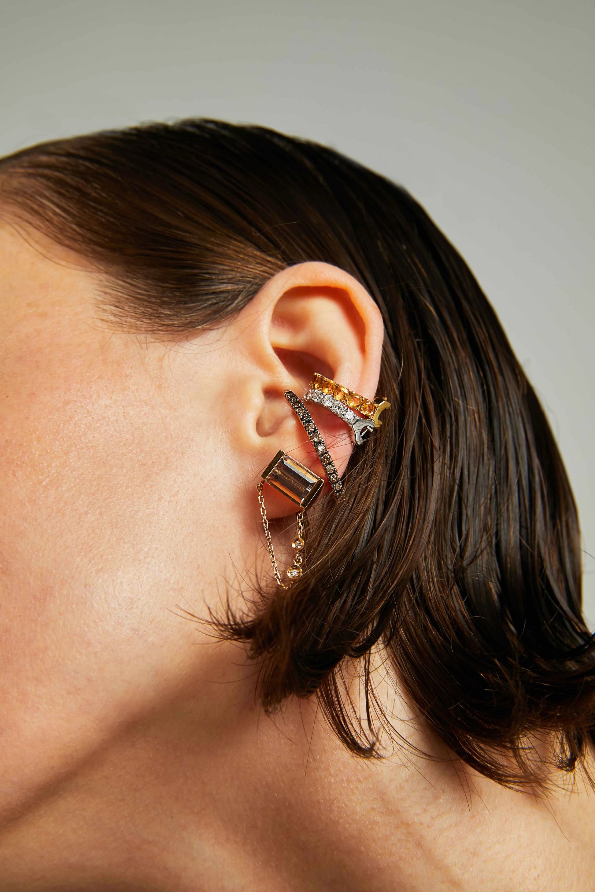 BRINCO CÔNCAVO DIAMANTES CHOCOLATE