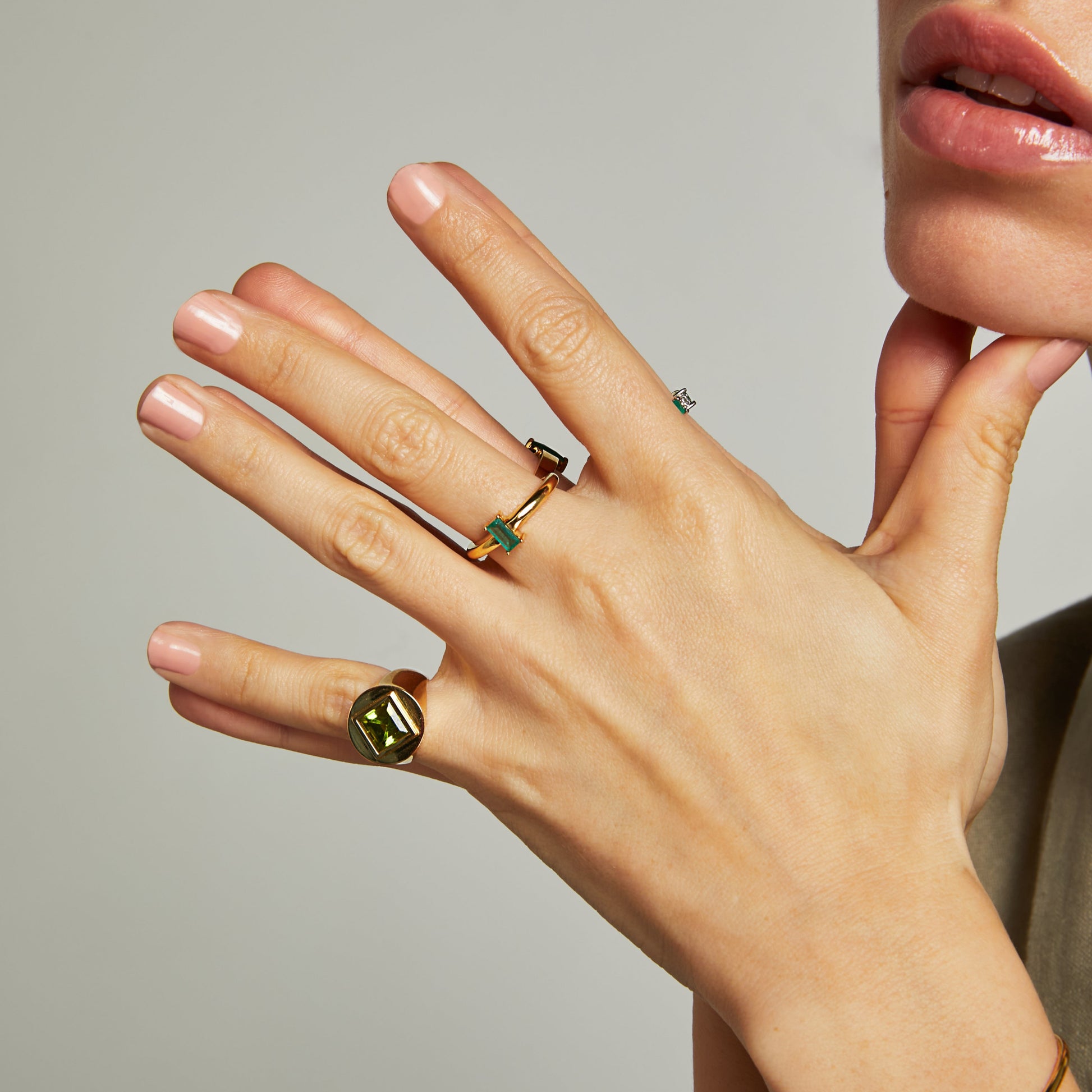 ANEL DEDINHO COM PERIDOTO