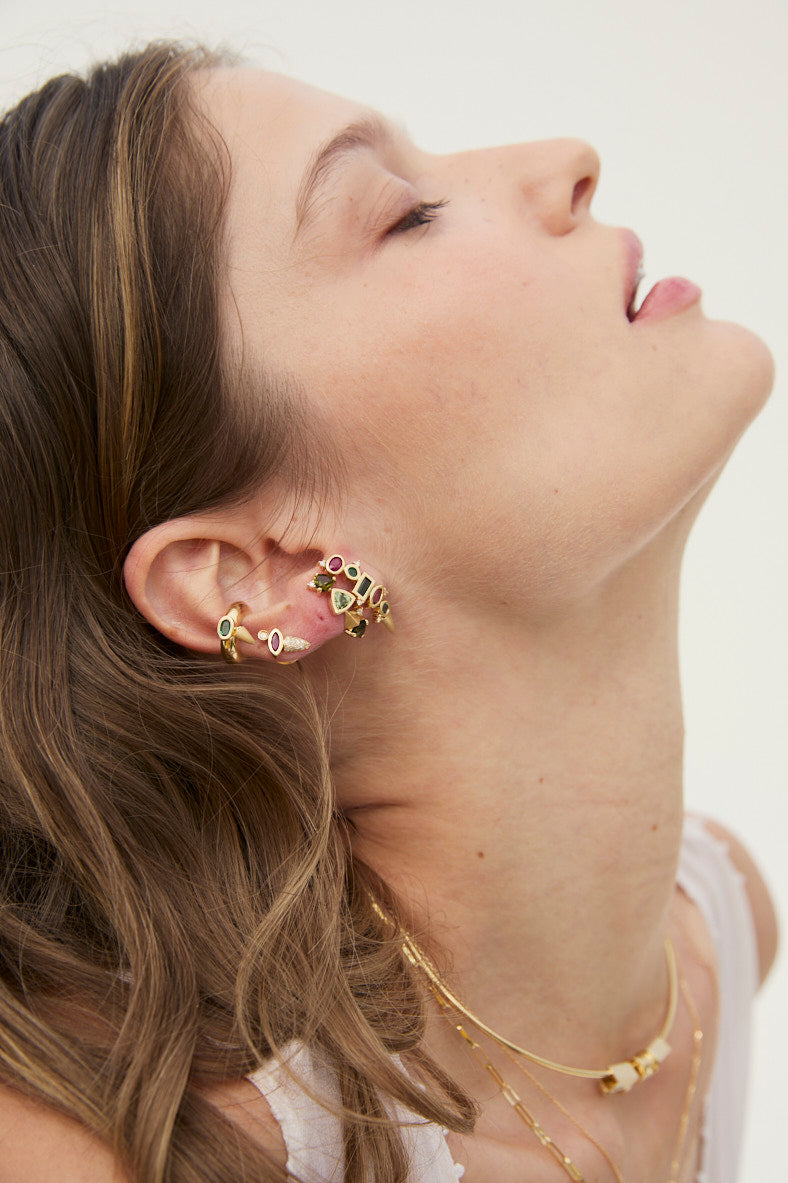 BRINCO CÔNCAVO COM TURMALINA E ESMERALDA