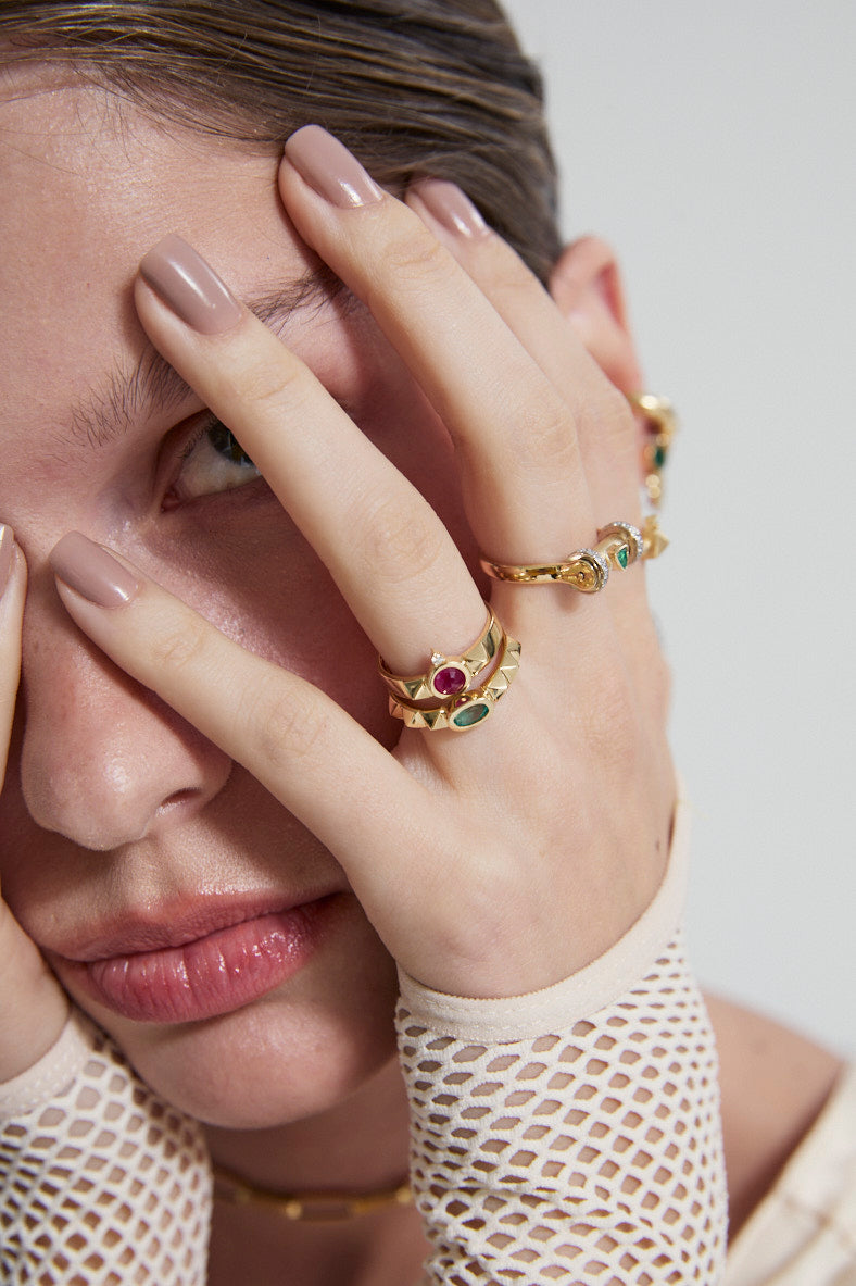 ANEL SPIKE COM ESMERALDA