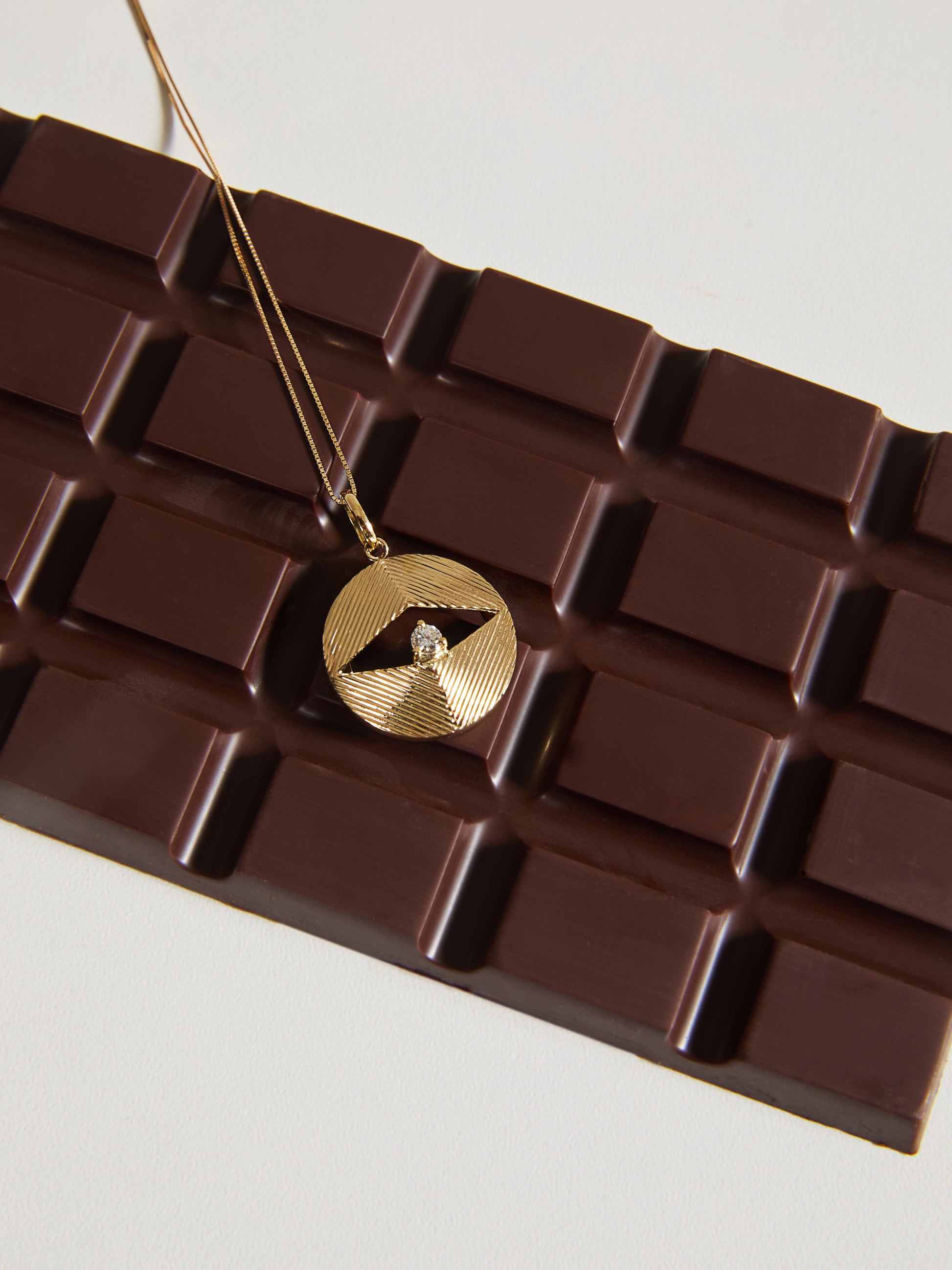 PINGENTE OLHO COM DIAMANTE