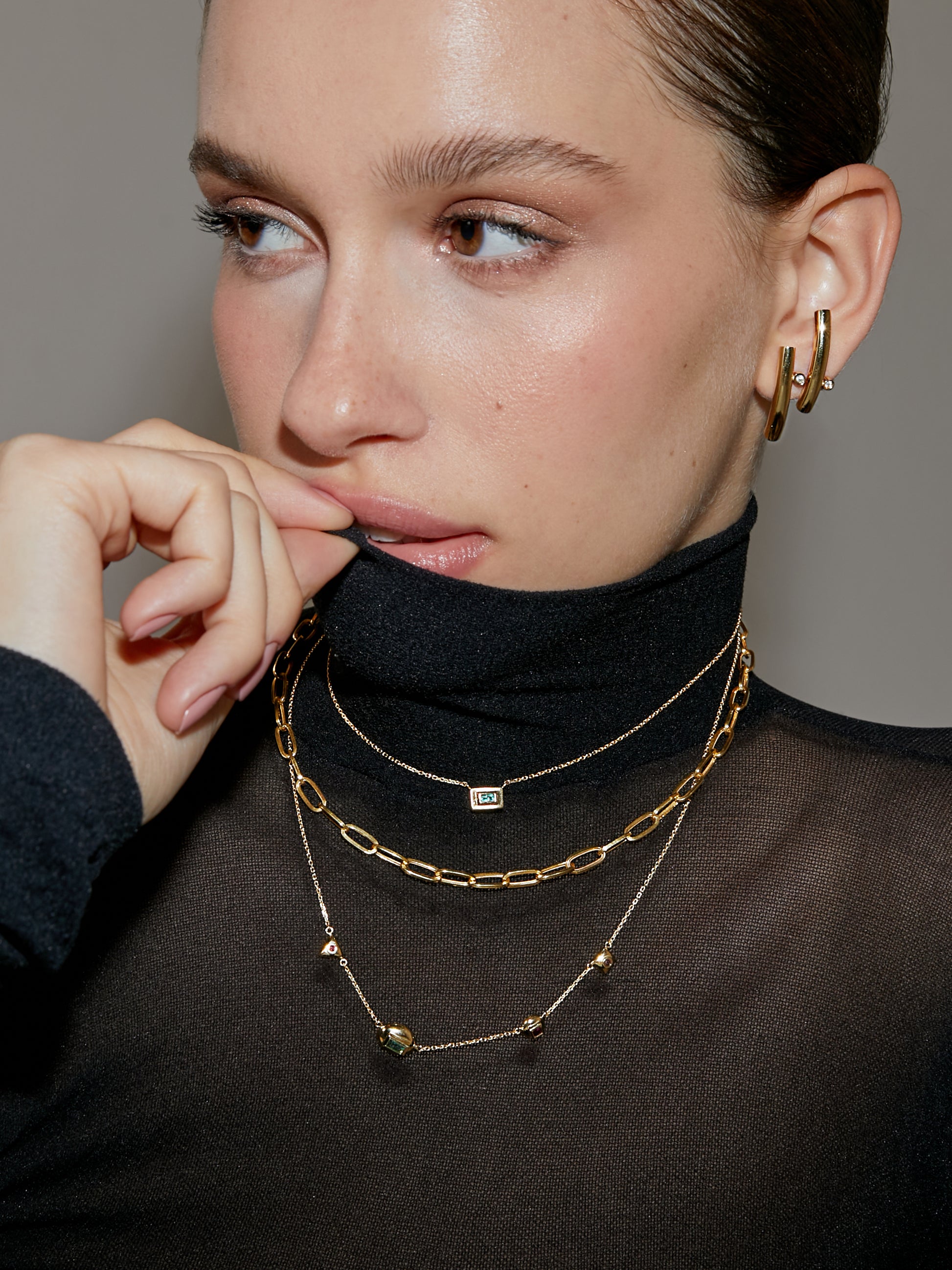 BRINCO CÔNCAVO G COM DIAMANTES