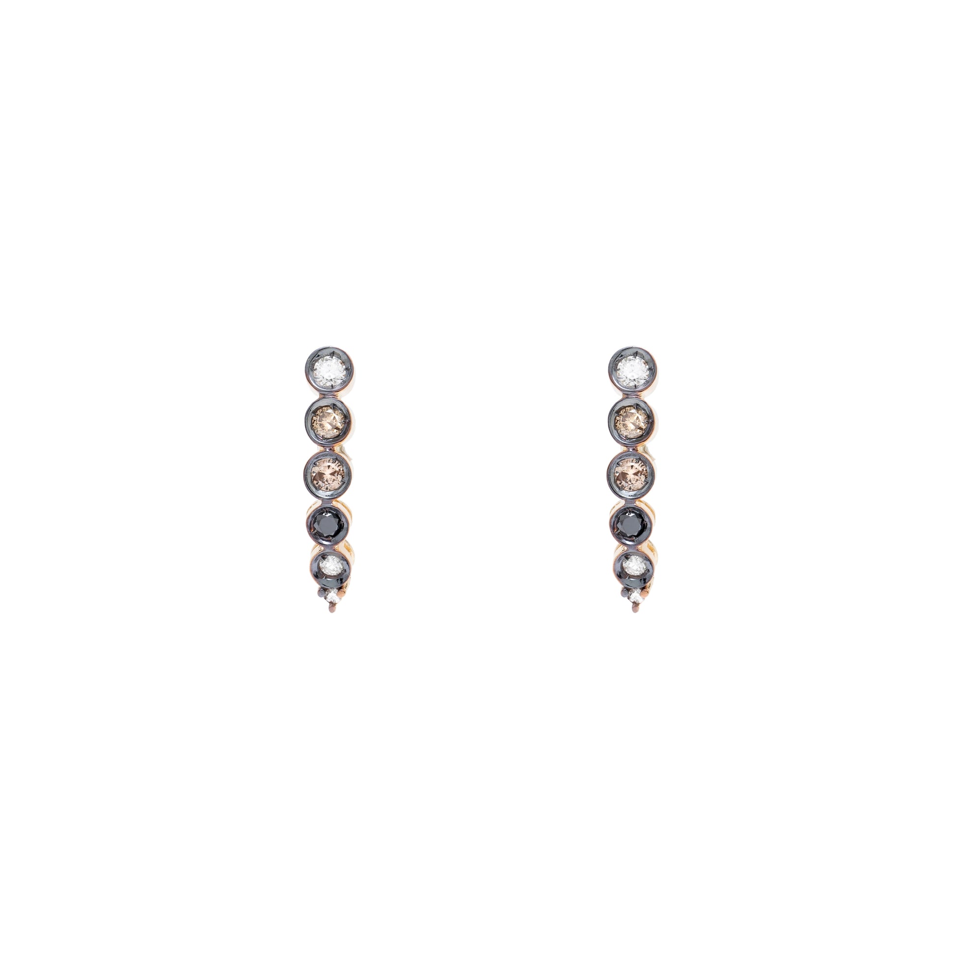 BRINCO CÔNCAVO COM TRÊS TONS DE DIAMANTES