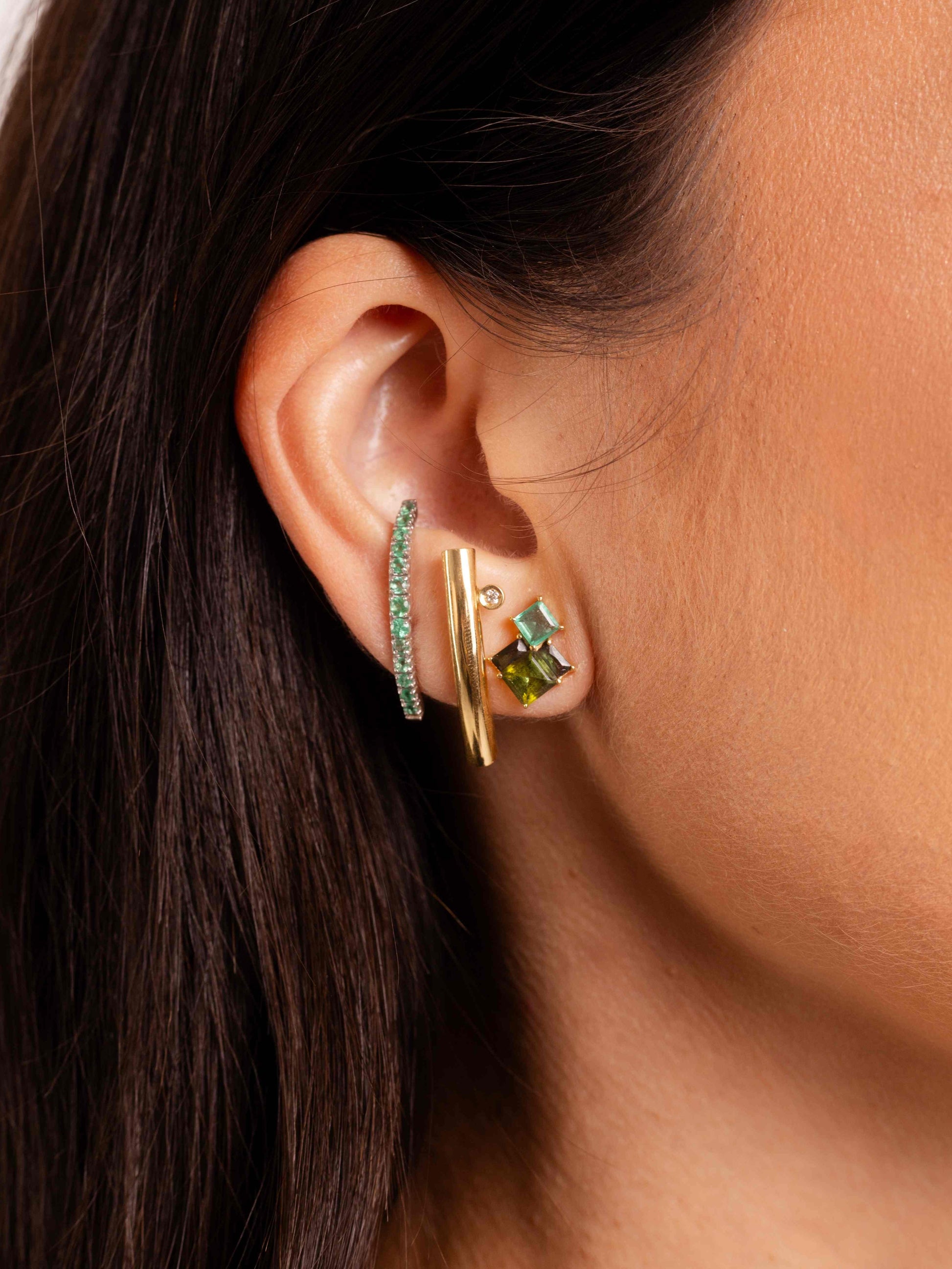 BRINCO COM TURMALINA VERDE E ESMERALDA