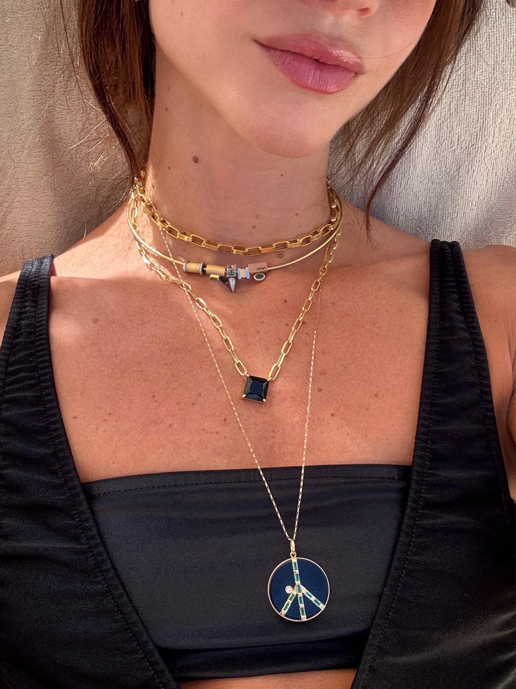 PINGENTE PEACE COM ÔNIX, TURMALINA ROSA E DIAMANTES