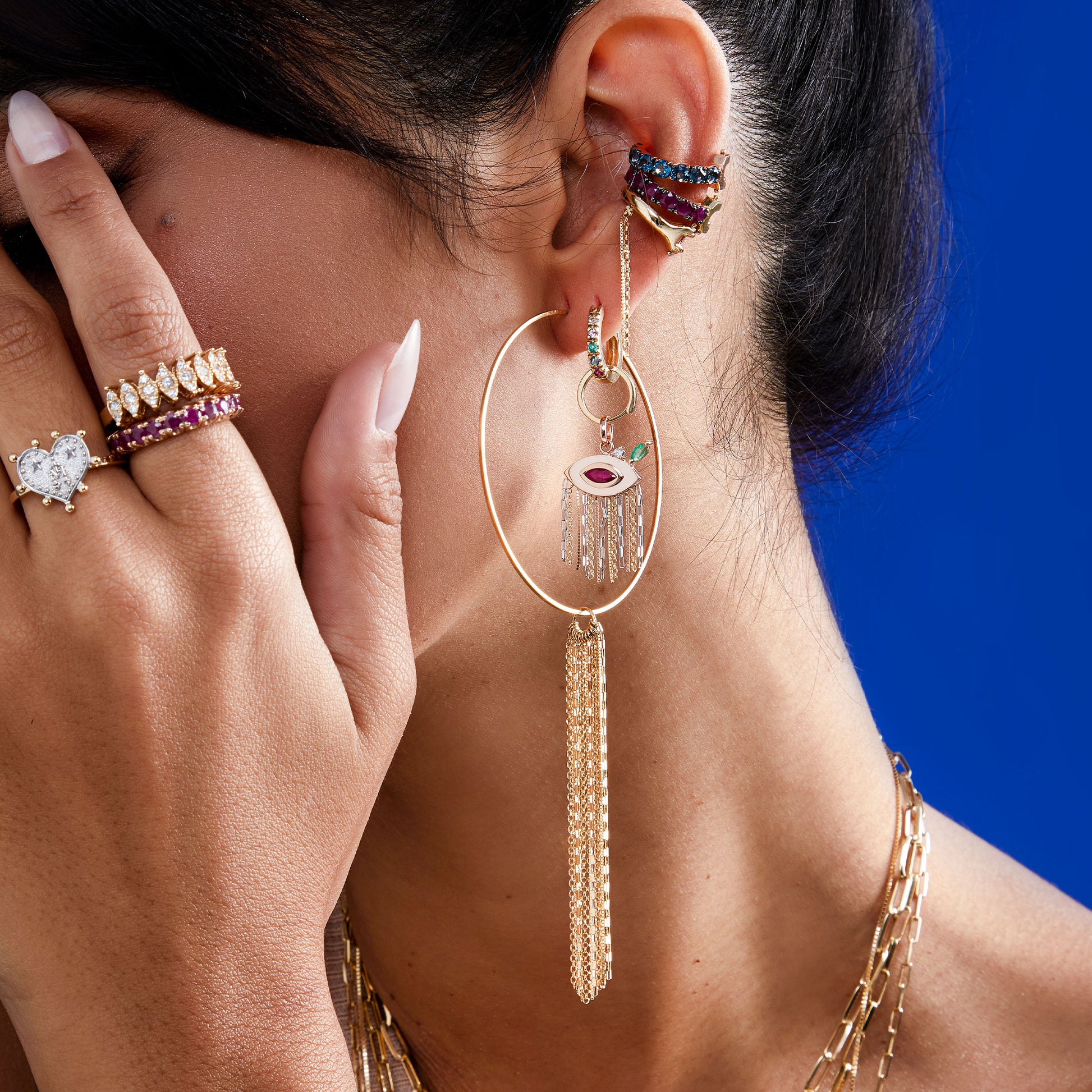 BRINCO ARGOLA COM GEMAS COLORIDAS 13MM