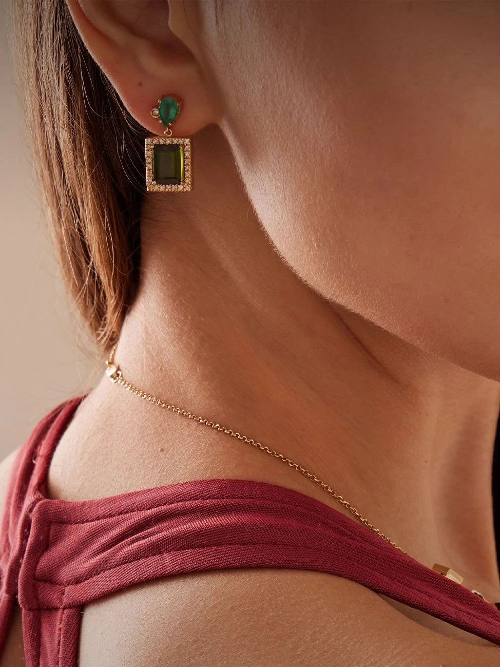 BRINCO COM ESMERALDAS E TURMALINAS VERDES