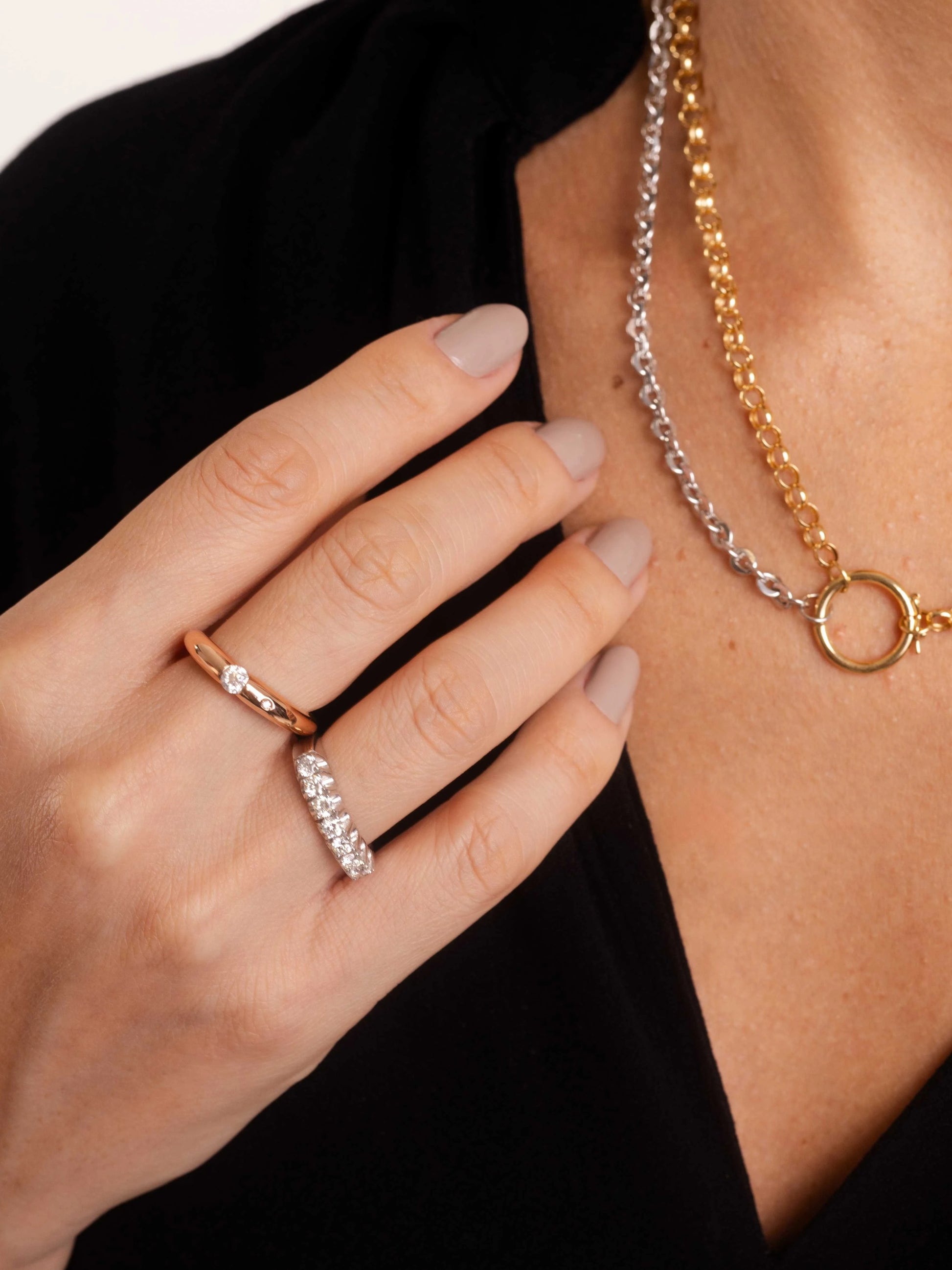 ANEL SOLITÁRIO COM DOIS DIAMANTES