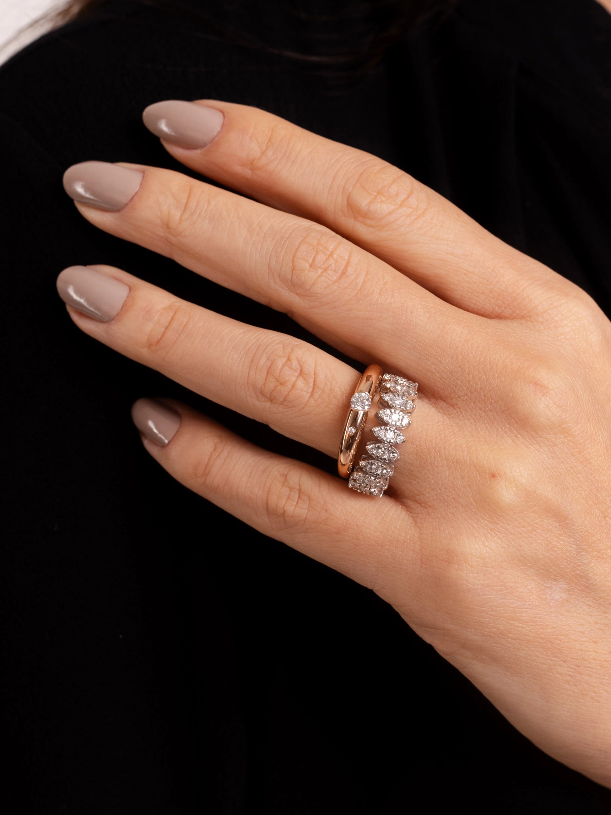 ANEL SOLITÁRIO COM DOIS DIAMANTES