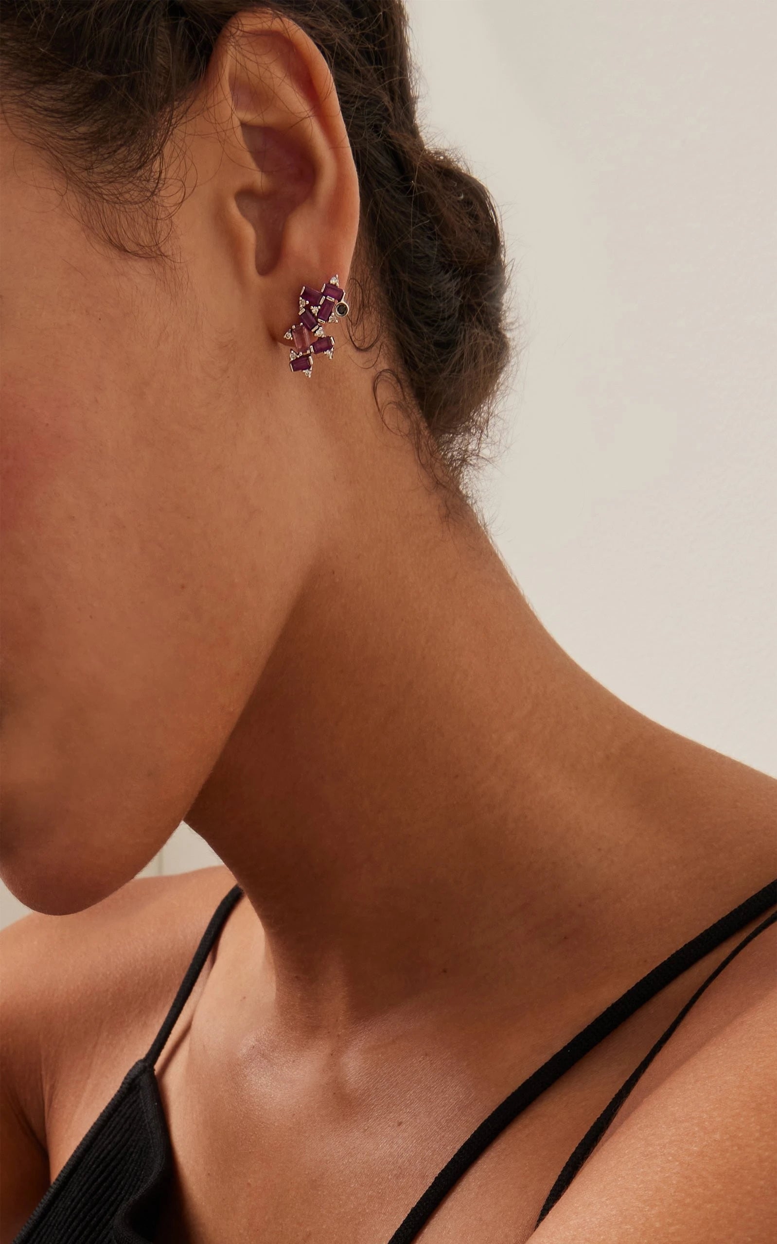 BRINCO ASSIMETRICO TURMALINA ROSA, RUBI E DIAMANTE