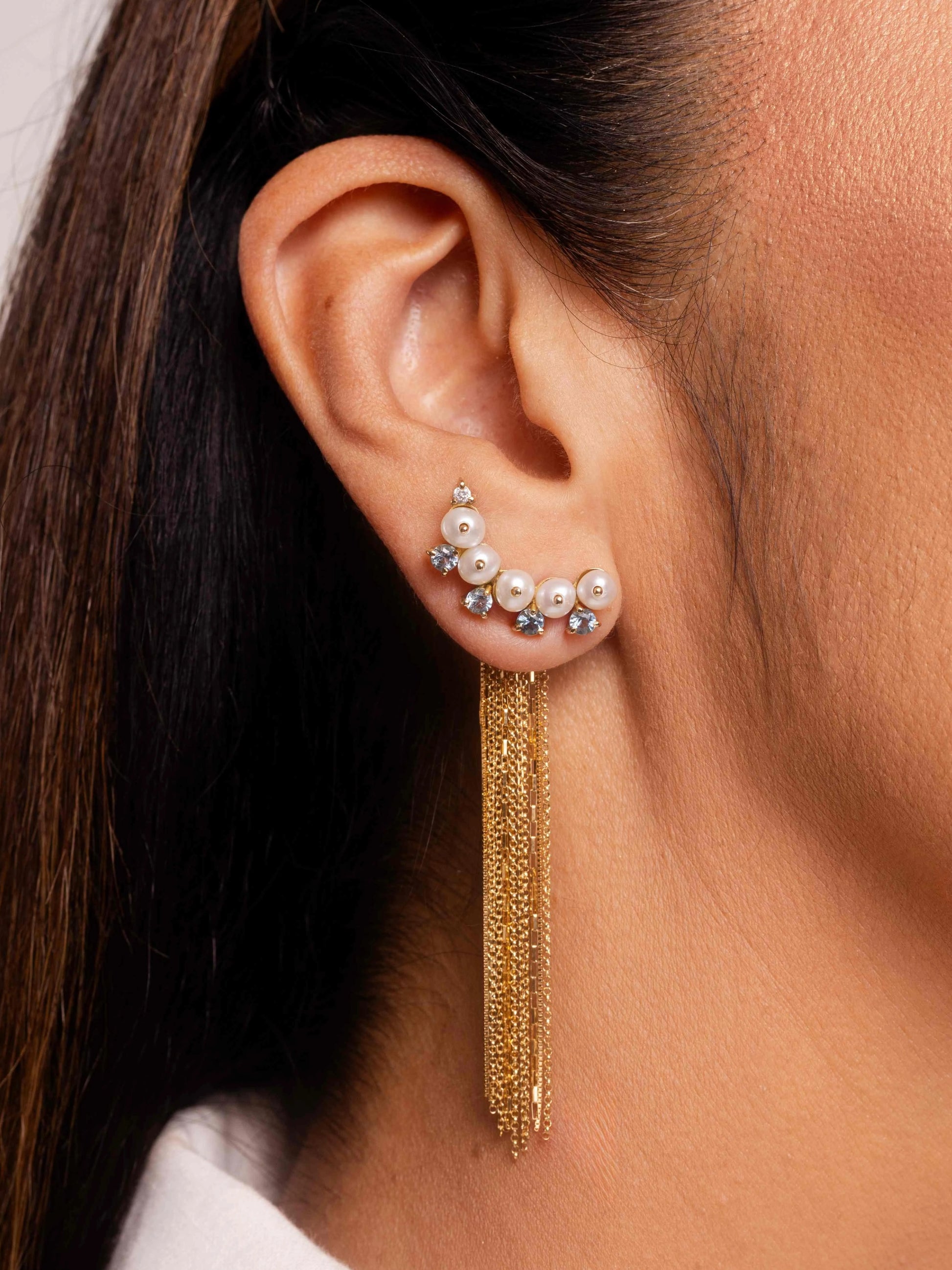 BRINCO EARCUFF PÉROLAS E GEMAS