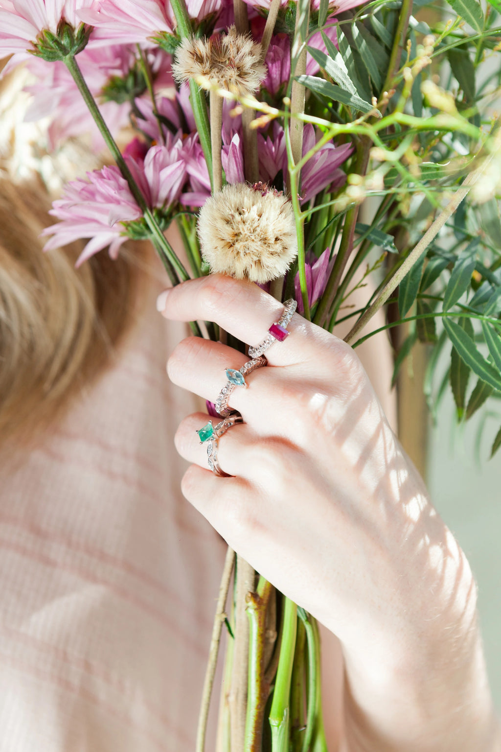 ANEL SOLITÁRIO COM APATITA E DIAMANTE