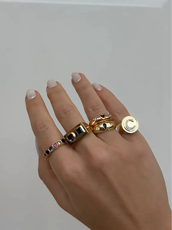 ANEL COM RUBI E DIAMANTES