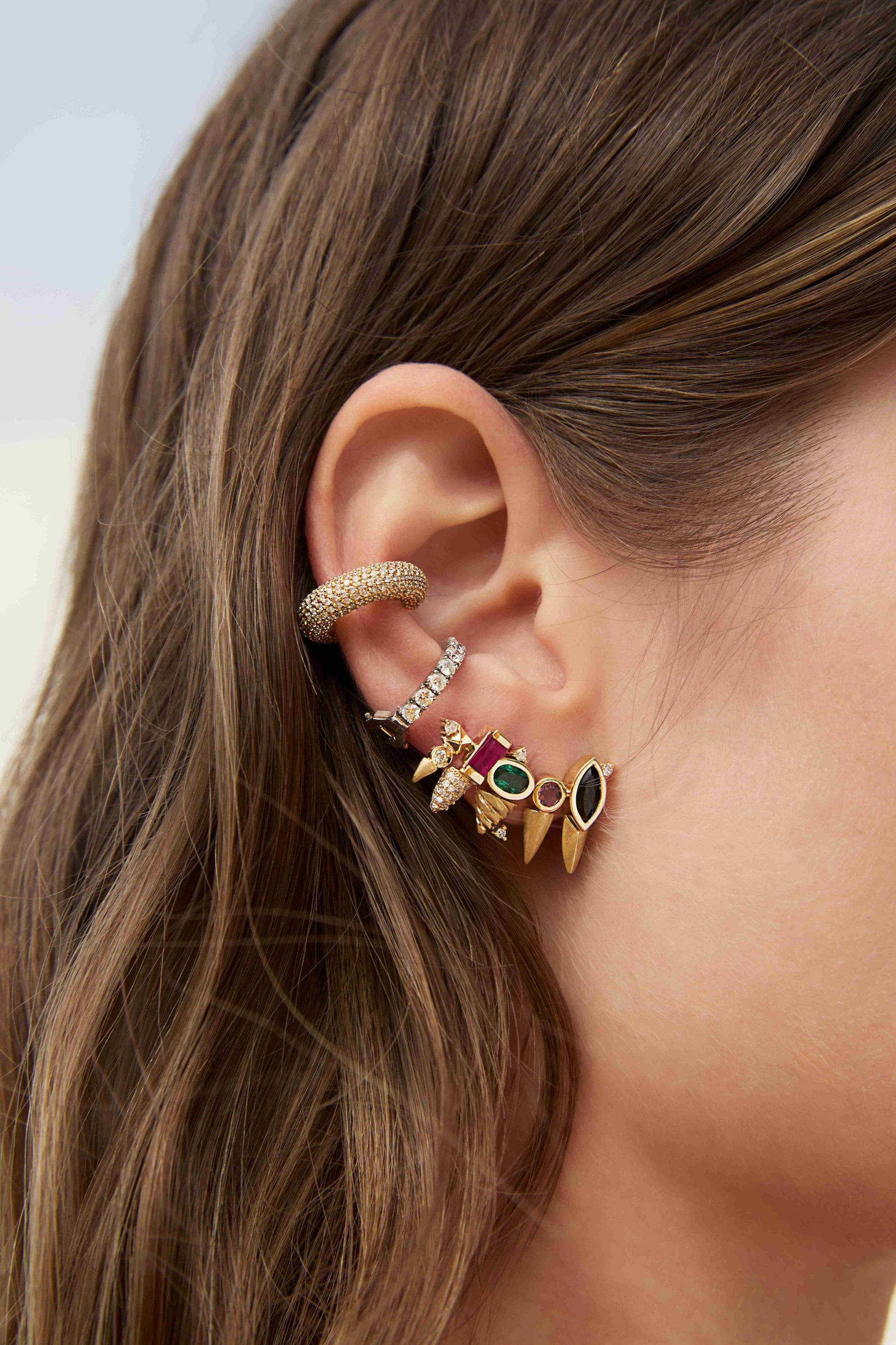 BRINCO EARCUFF COM MULTIGEMAS