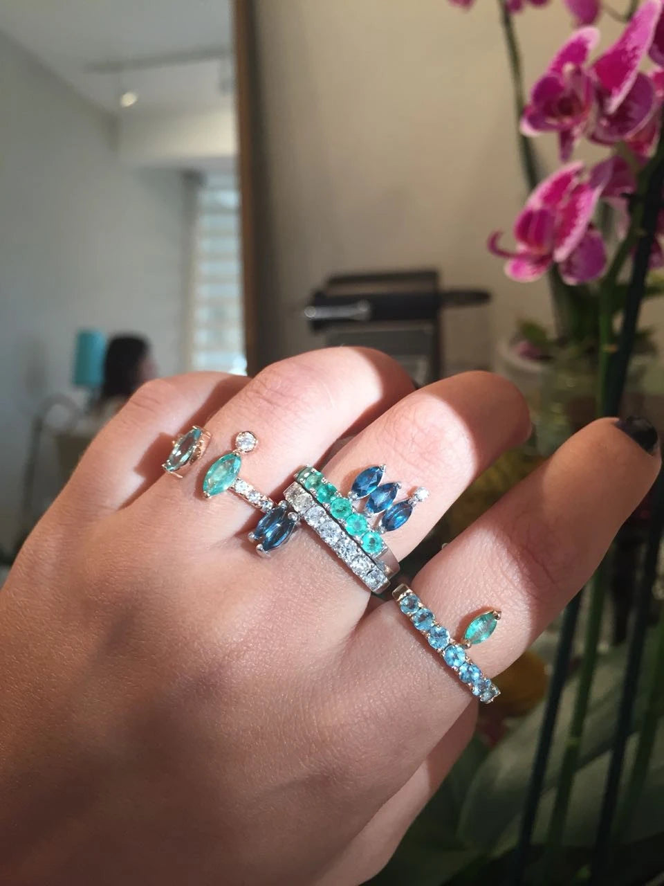 ANEL COM GEMAS E NAVETE