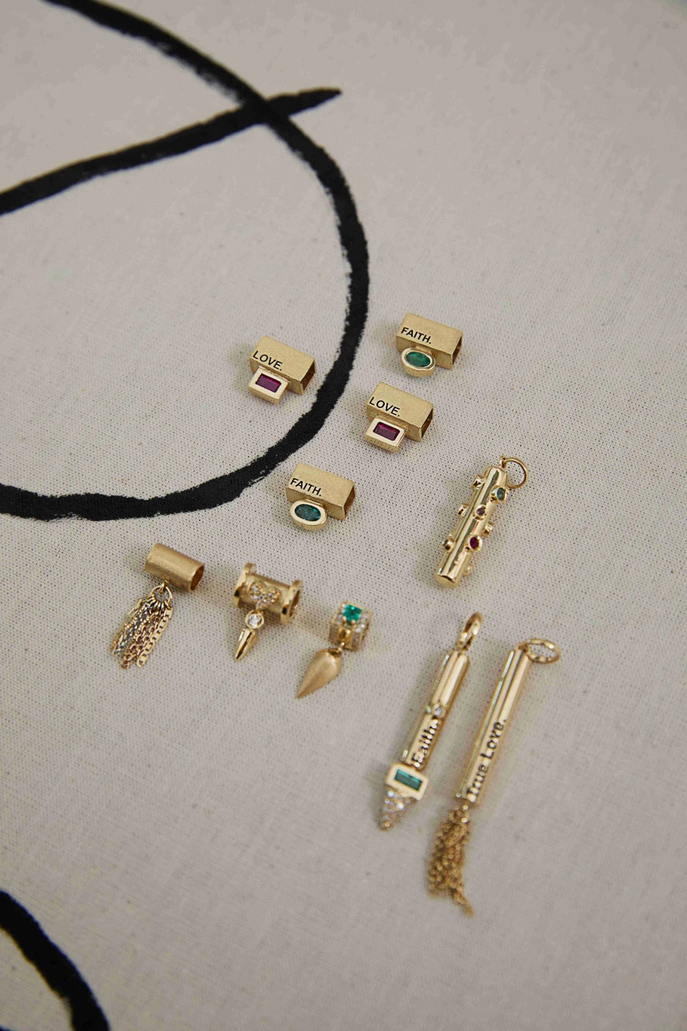 PINGENTE SEPARADOR "FAITH" COM ESMERALDA