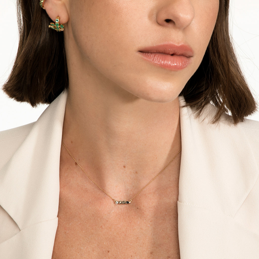 COLAR CHOKER COM DIAMANTES BRANCO, CHOCOLATE E NEGRO