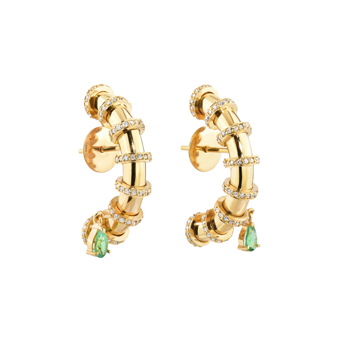 BRINCO CÔNCAVO COM DIAMANTES E ESMERALDA