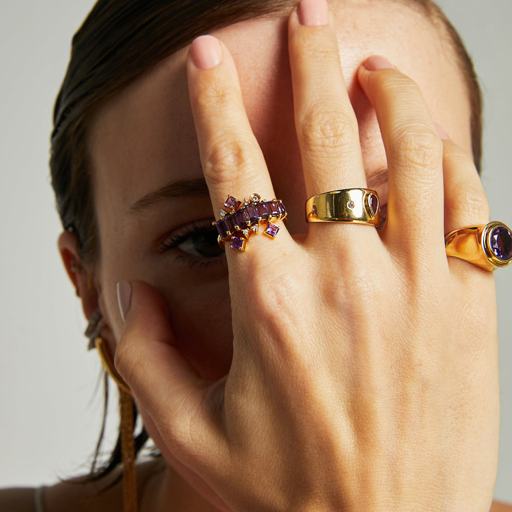 ANEL DEDINHO COM AMETISTA