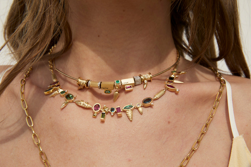 PINGENTE SEPARADOR "LOVE" COM RUBI