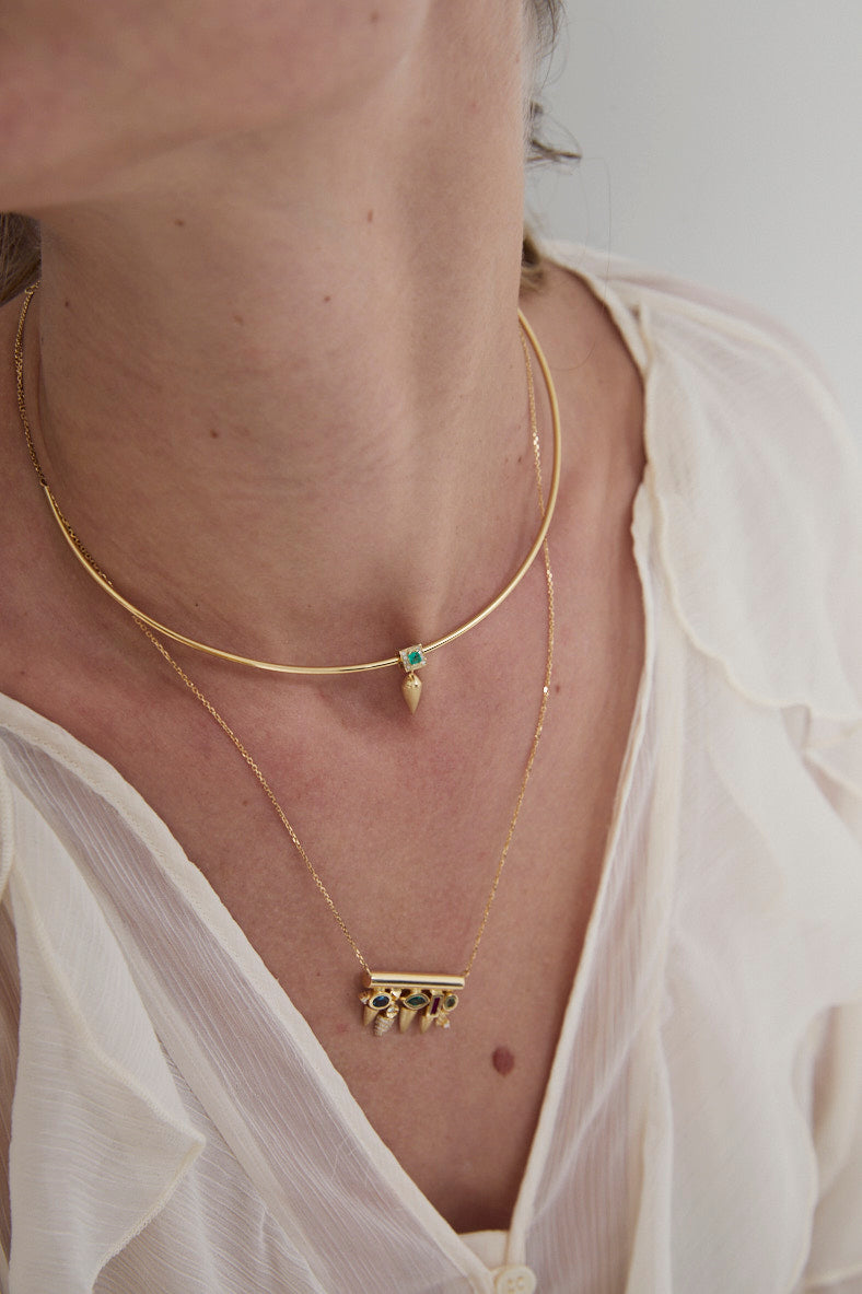 PINGENTE SEPARADOR DENTE COM ESMERALDA E DIAMANTE