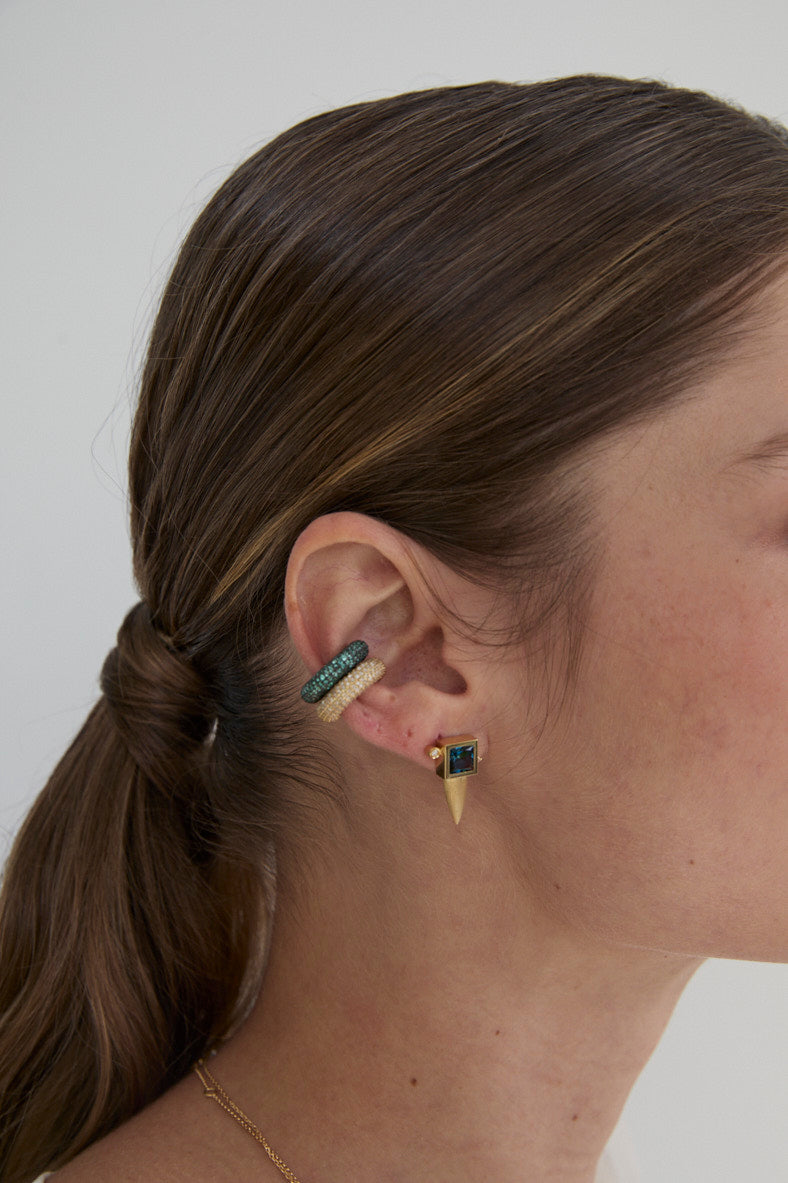 BRINCO DENTE COM TOPÁZIO E DIAMANTE