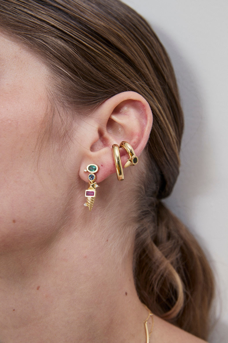 PIERCING DENTE COM ESMERALDA