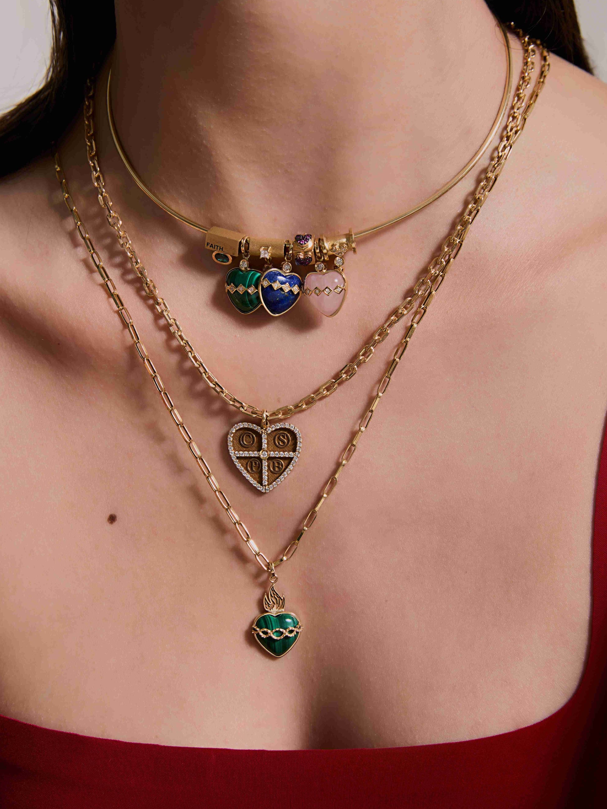 PINGENTE CORAÇÃO COM INICIAIS E DIAMANTES