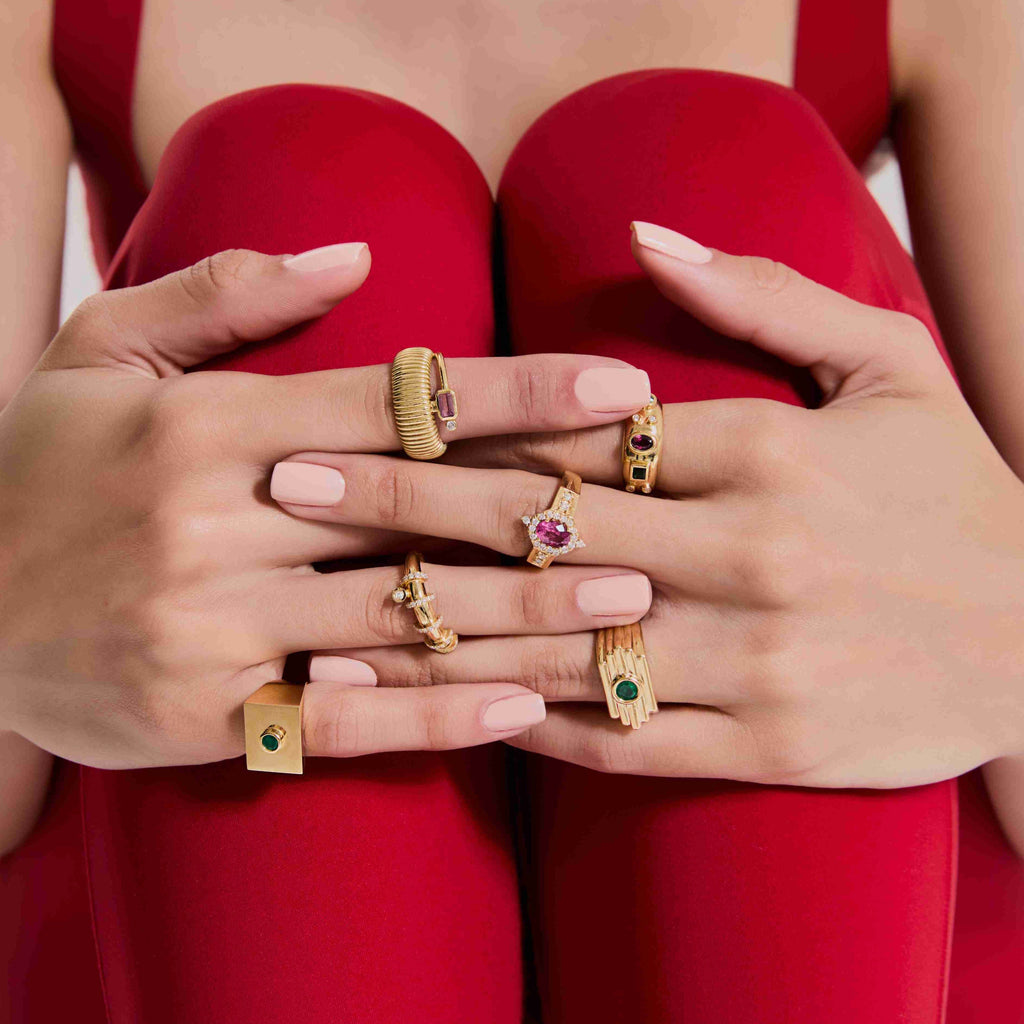 ANEL DE DEDINHO ESMERALDA CENTRAL