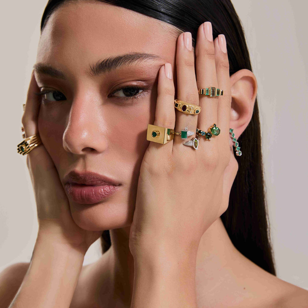 ANEL DE DEDINHO ESMERALDA CENTRAL