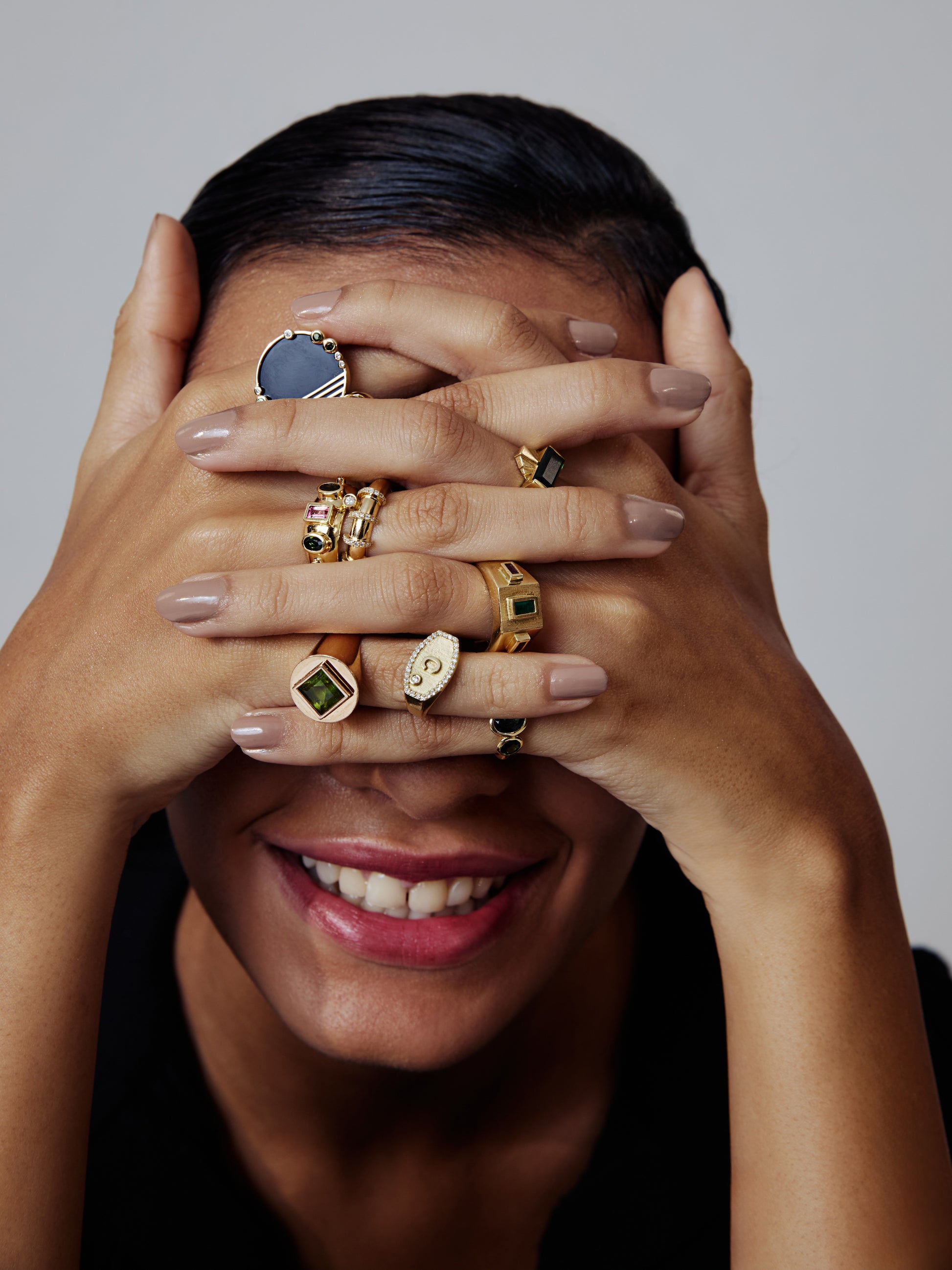 ANEL DEDINHO COM DIAMANTES E INICIAL