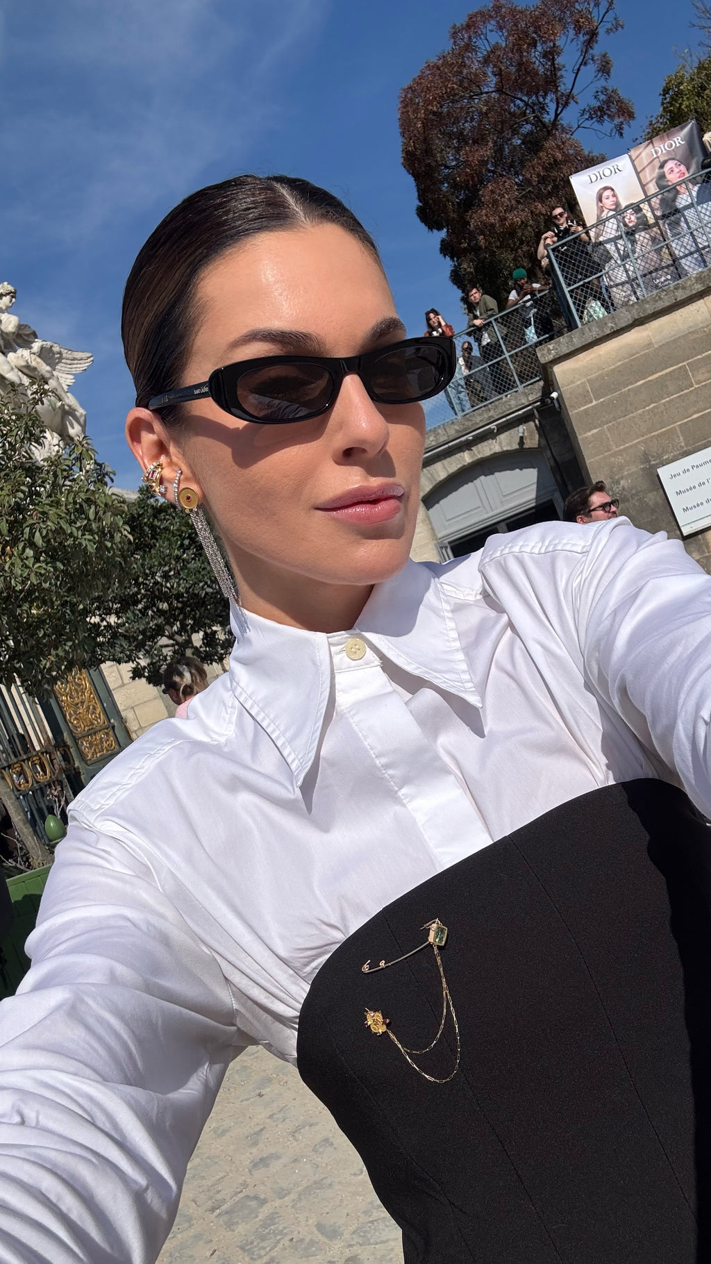 BROCHE FIO DUPLO COM PINGENTE E GEMA