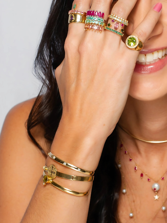 ANEL DEDINHO COM PERIDOTO E DIAMANTES