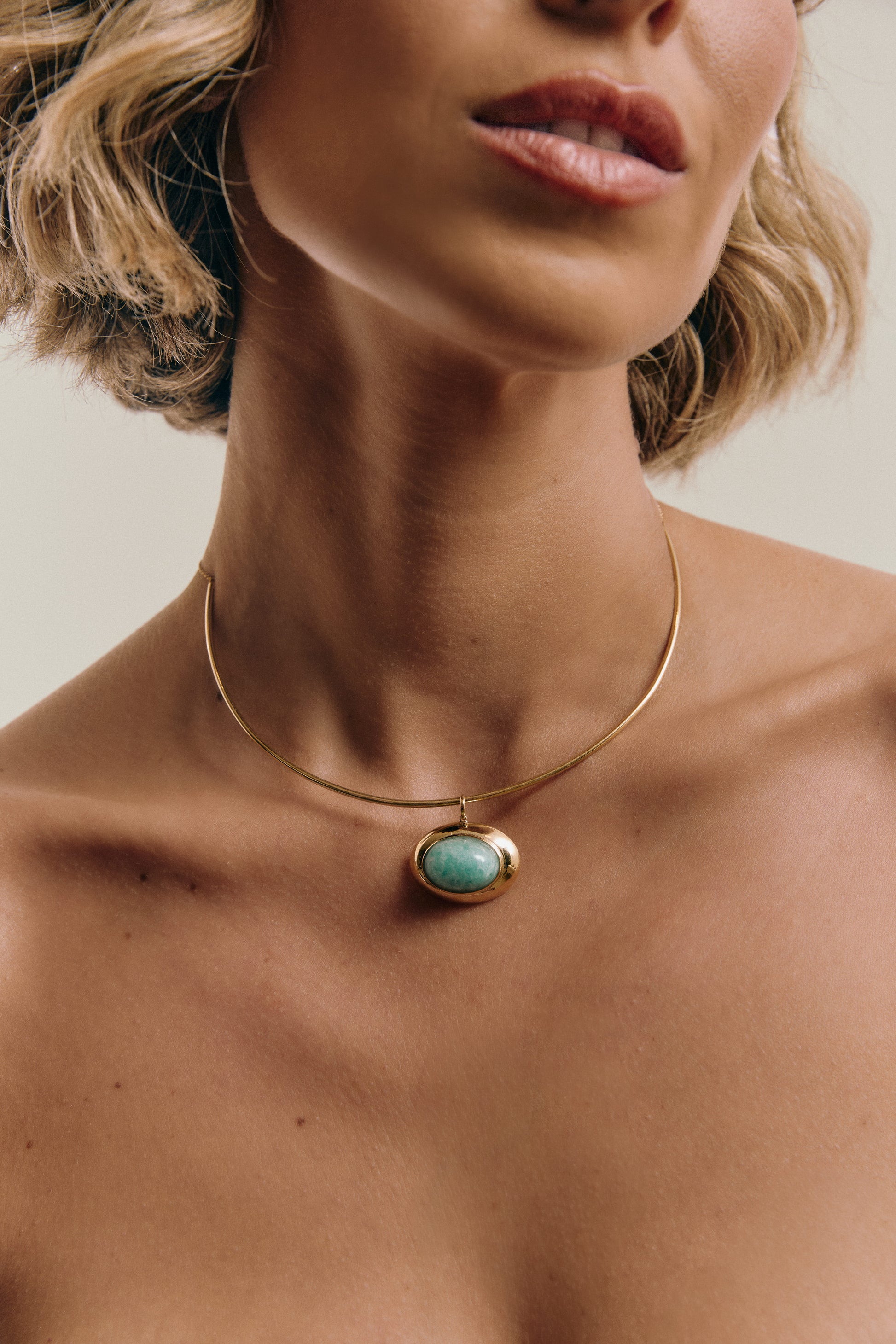 PINGENTE OVAL COM AMAZONITA VERDE