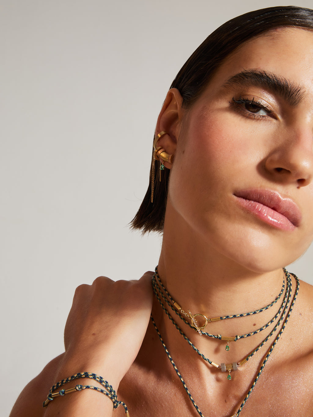 COLAR FIO CORDA COM PINGENTE ESMERALDA