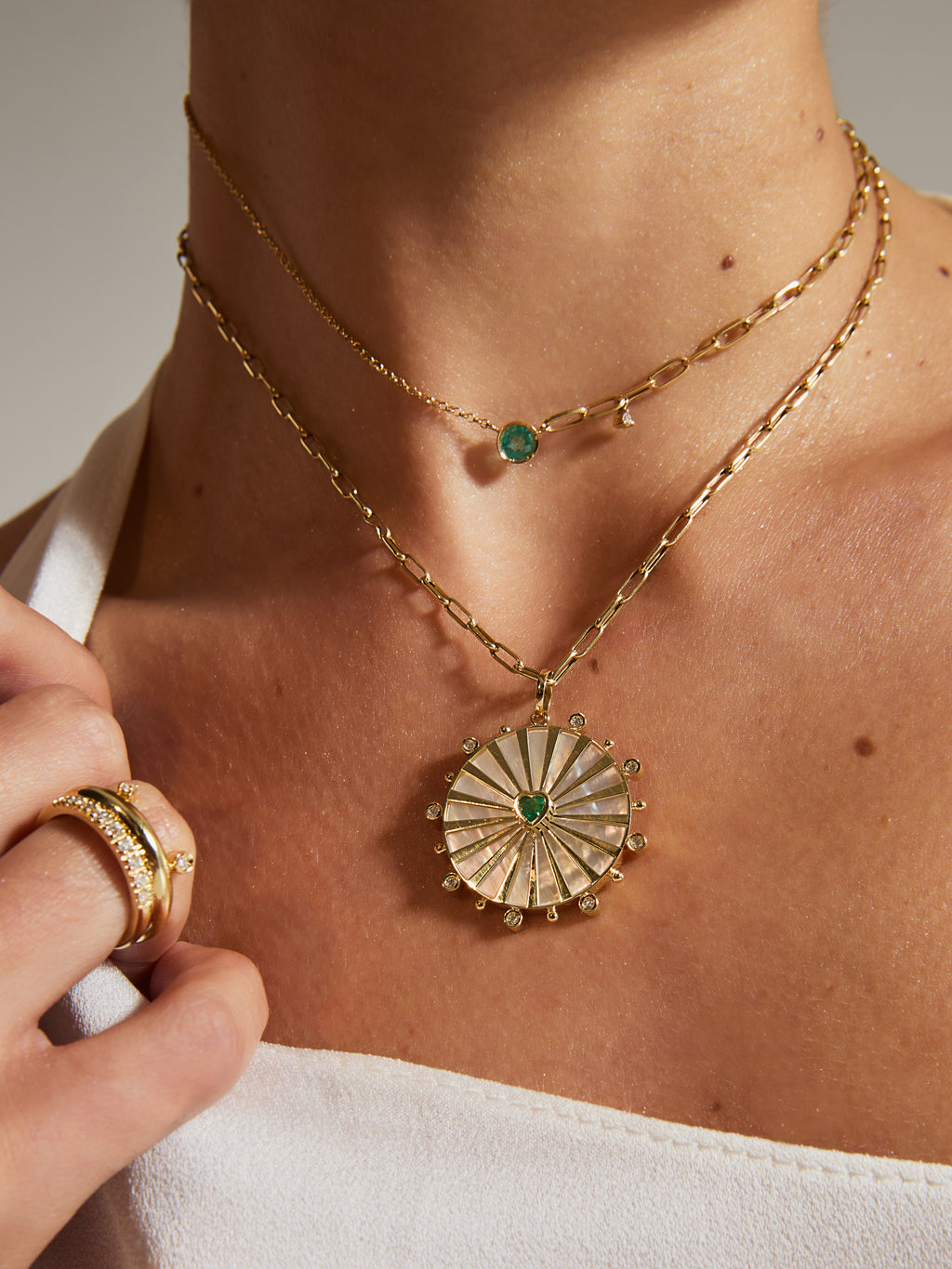 COLAR PONTO DE LUZ DE ESMERALDA