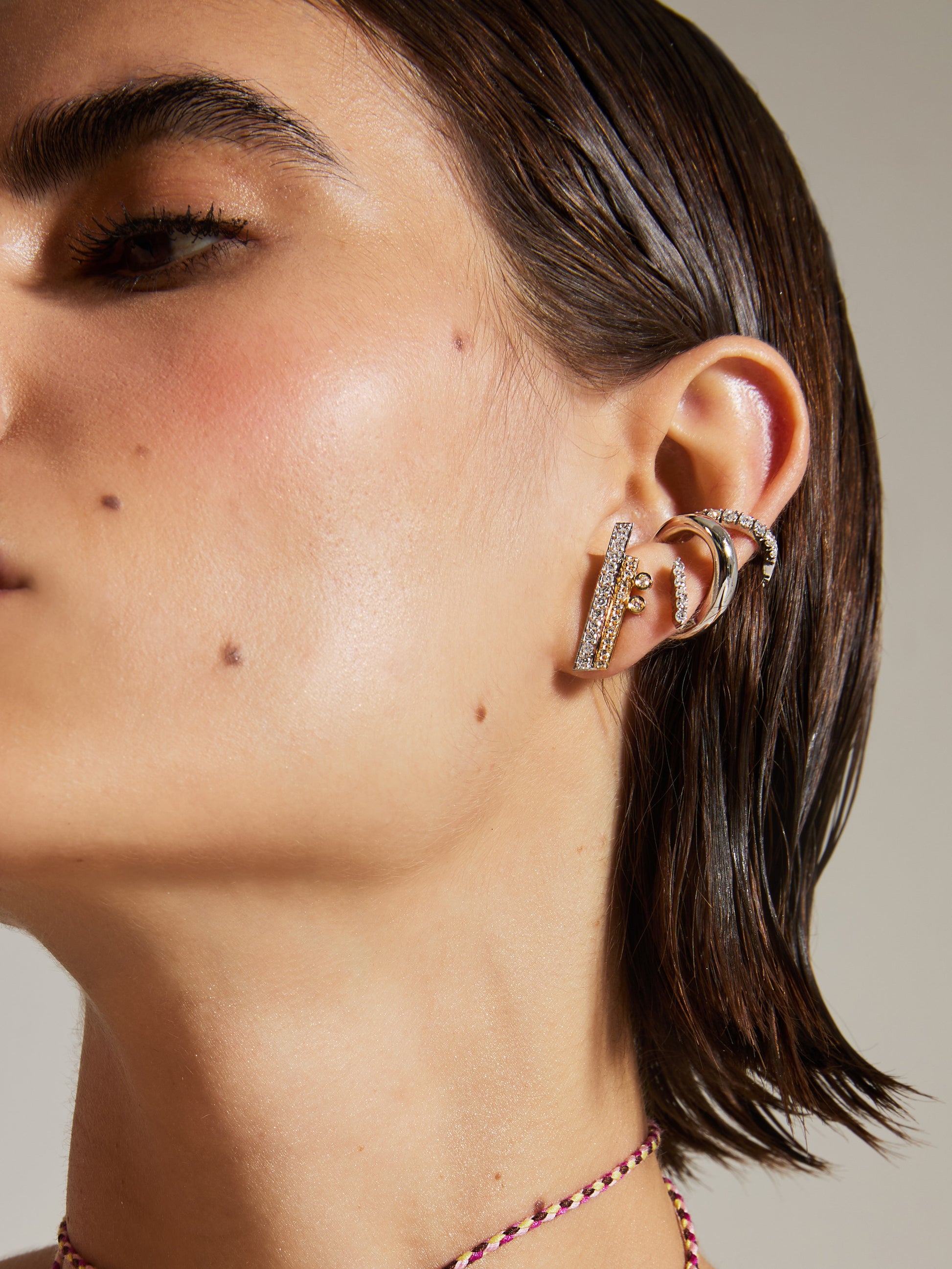 BRINCO BICOLOR COM DIAMANTES