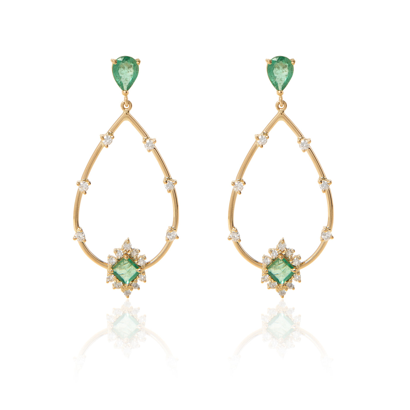 BRINCO ARGOLA GOTA COM ESMERALDA E DIAMANTES