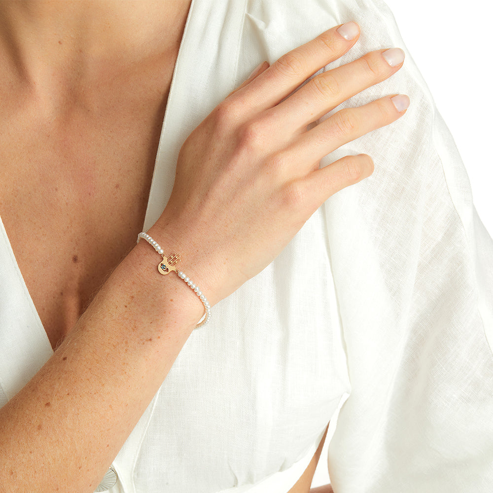 PULSEIRA DE PÉROLAS E PINGENTE MÃO HAMSÁ