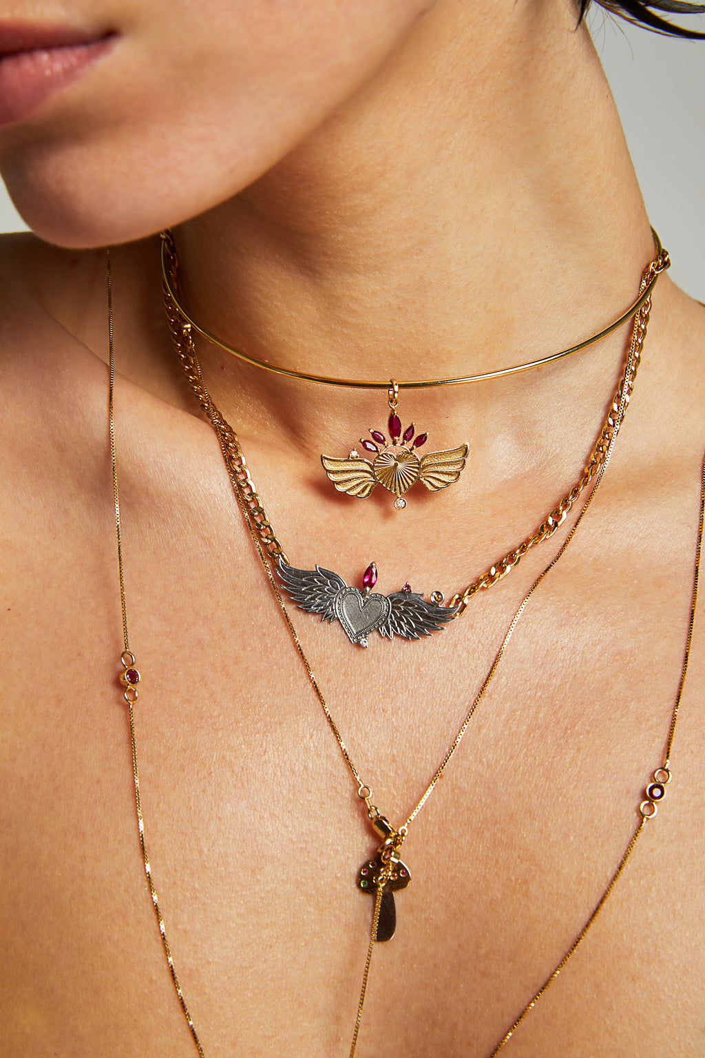 CHOKER GRUMMER COM CORAÇÃO ASAS