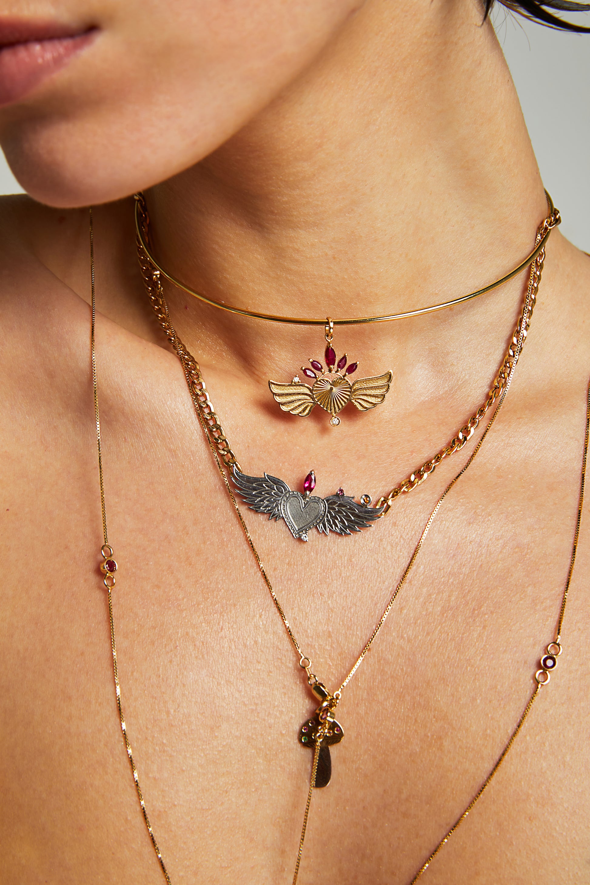 CHOKER GRUMMER COM CORAÇÃO ASAS