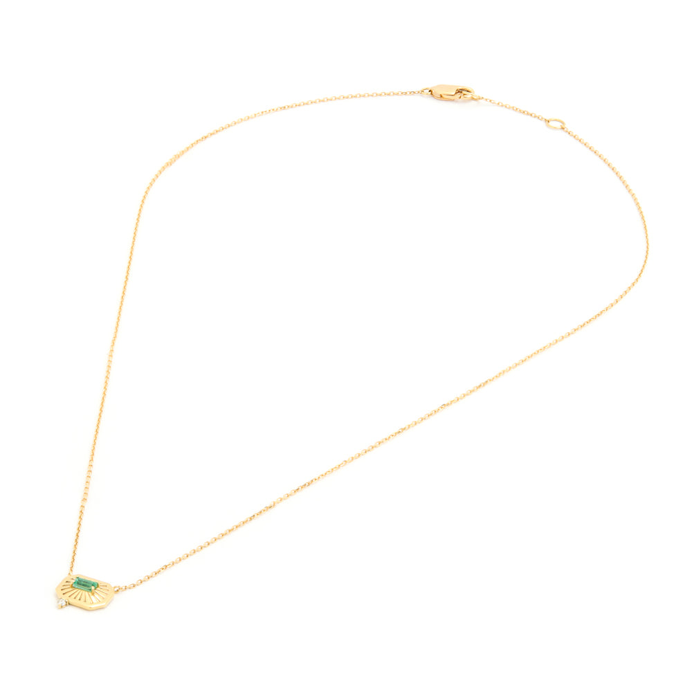 COLAR COM TEXTURA E ESMERALDA