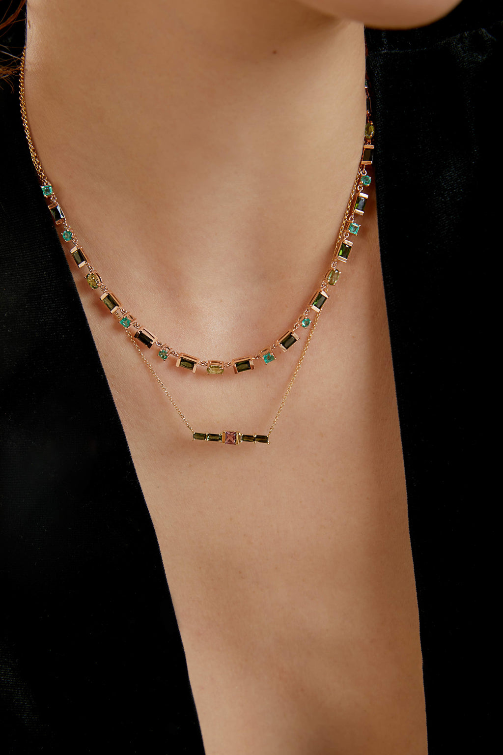 COLAR MEIA RIVIERA COM TURMALINAS VERDES E ESMERALDAS