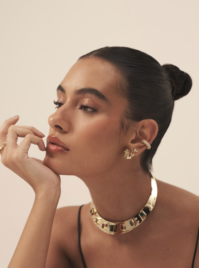 PIERCING BOJUDO CRAVEJADO COM DIAMANTES