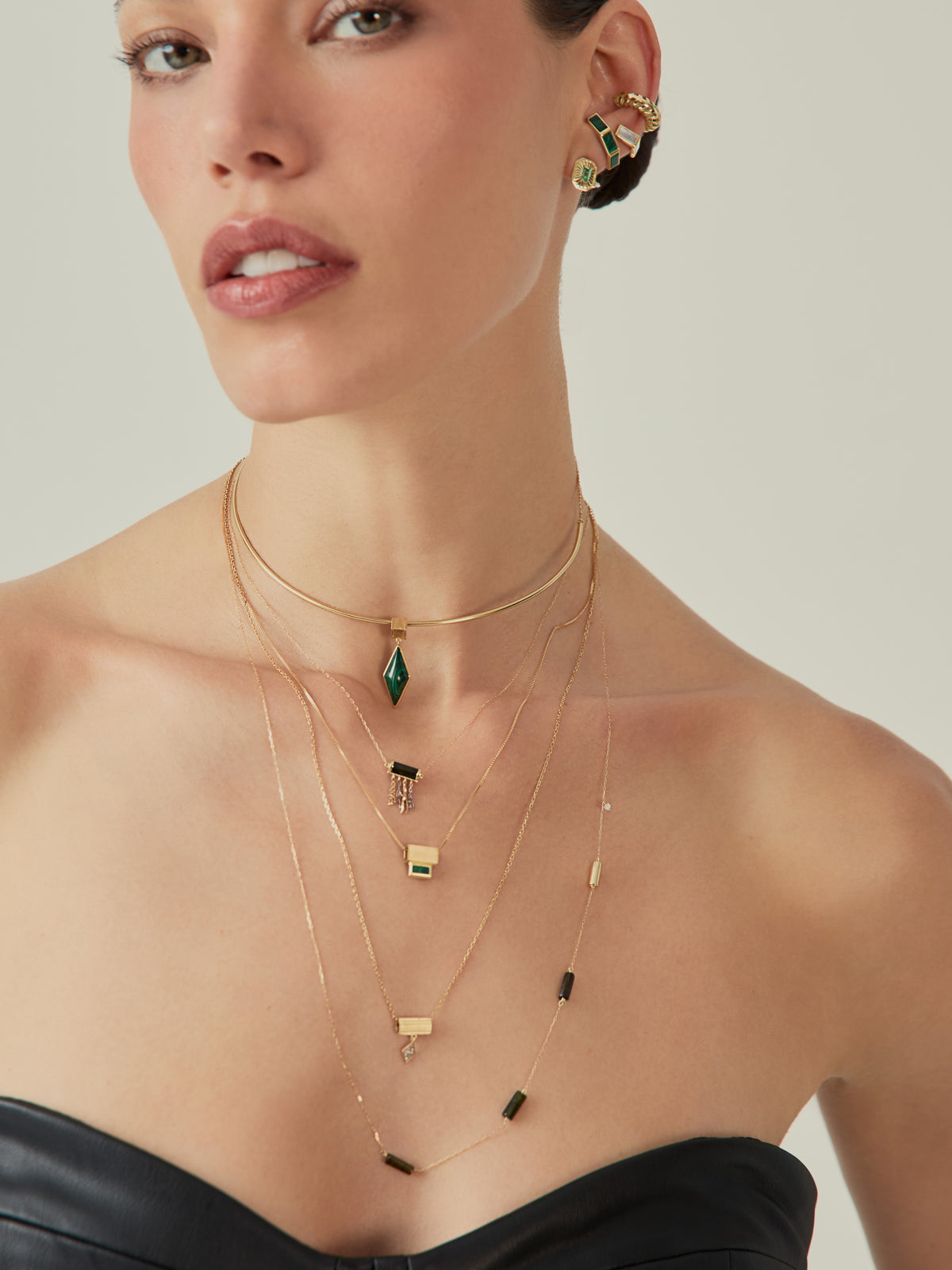 PINGENTE SEPARADOR LOSANGO COM DIAMANTES