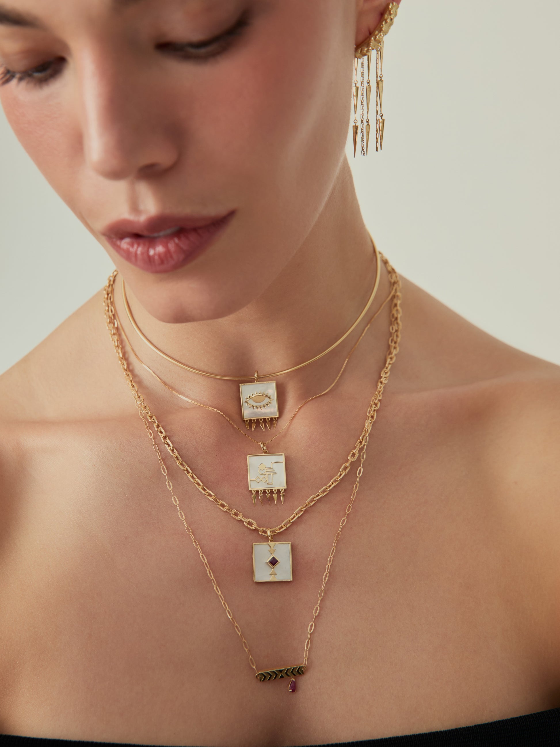 PINGENTE OLHO GREGO MADREPÉROLA E FRANJA