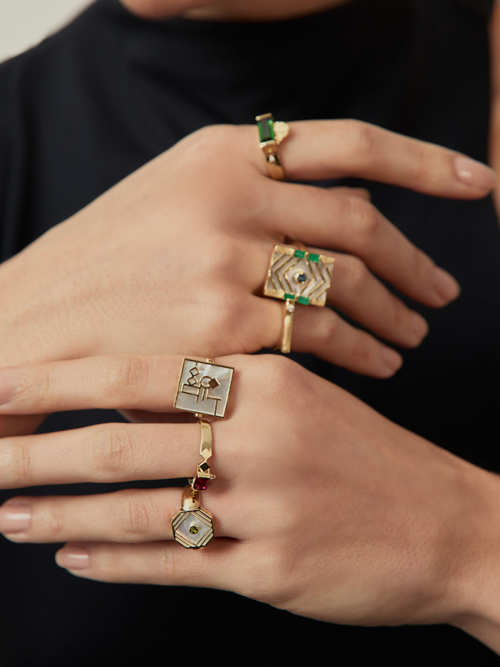 ANEL LINEA DEDINHO MADREPÉROLA