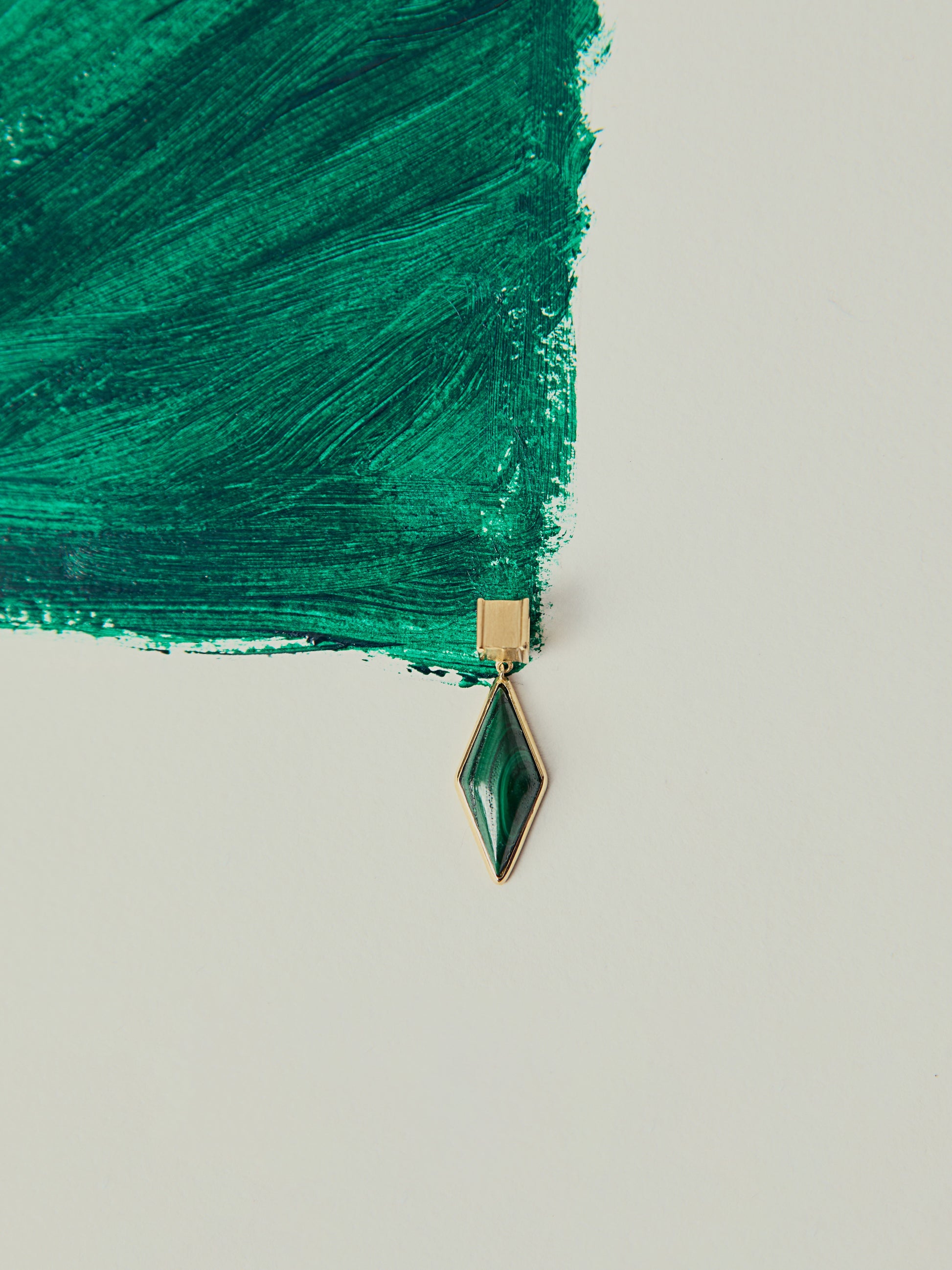 PINGENTE SEPARADOR LOSANGO COM MALAQUITA